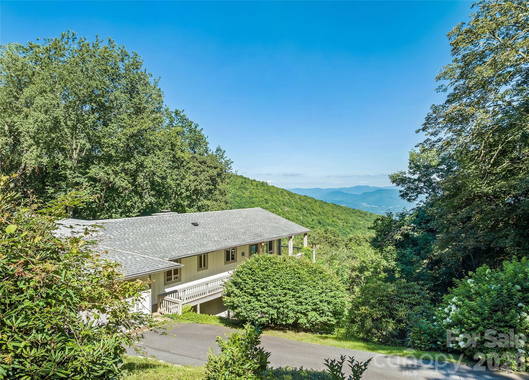 75 Briarwood LN, Maggie Valley, NC 28751