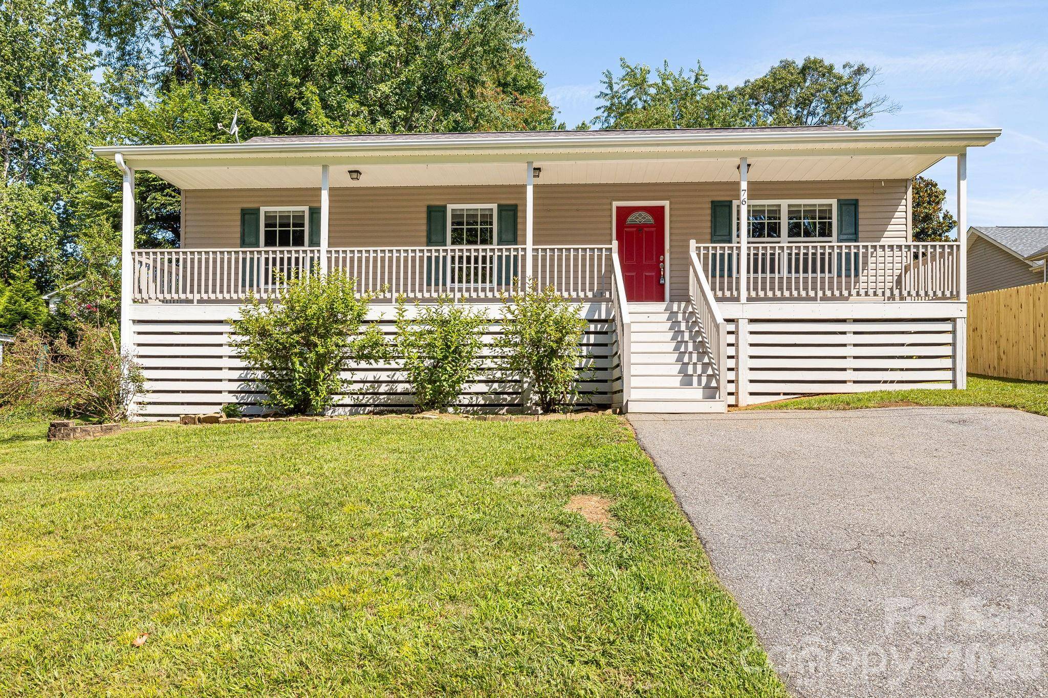 76 Selwyn RD, Asheville, NC 28806