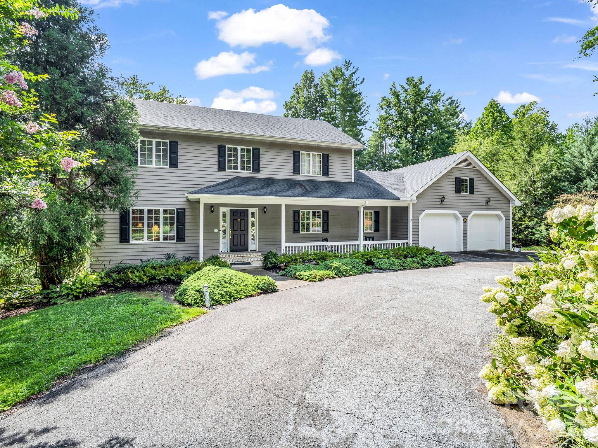 15 Ravenwood DR, Fletcher, NC 28732