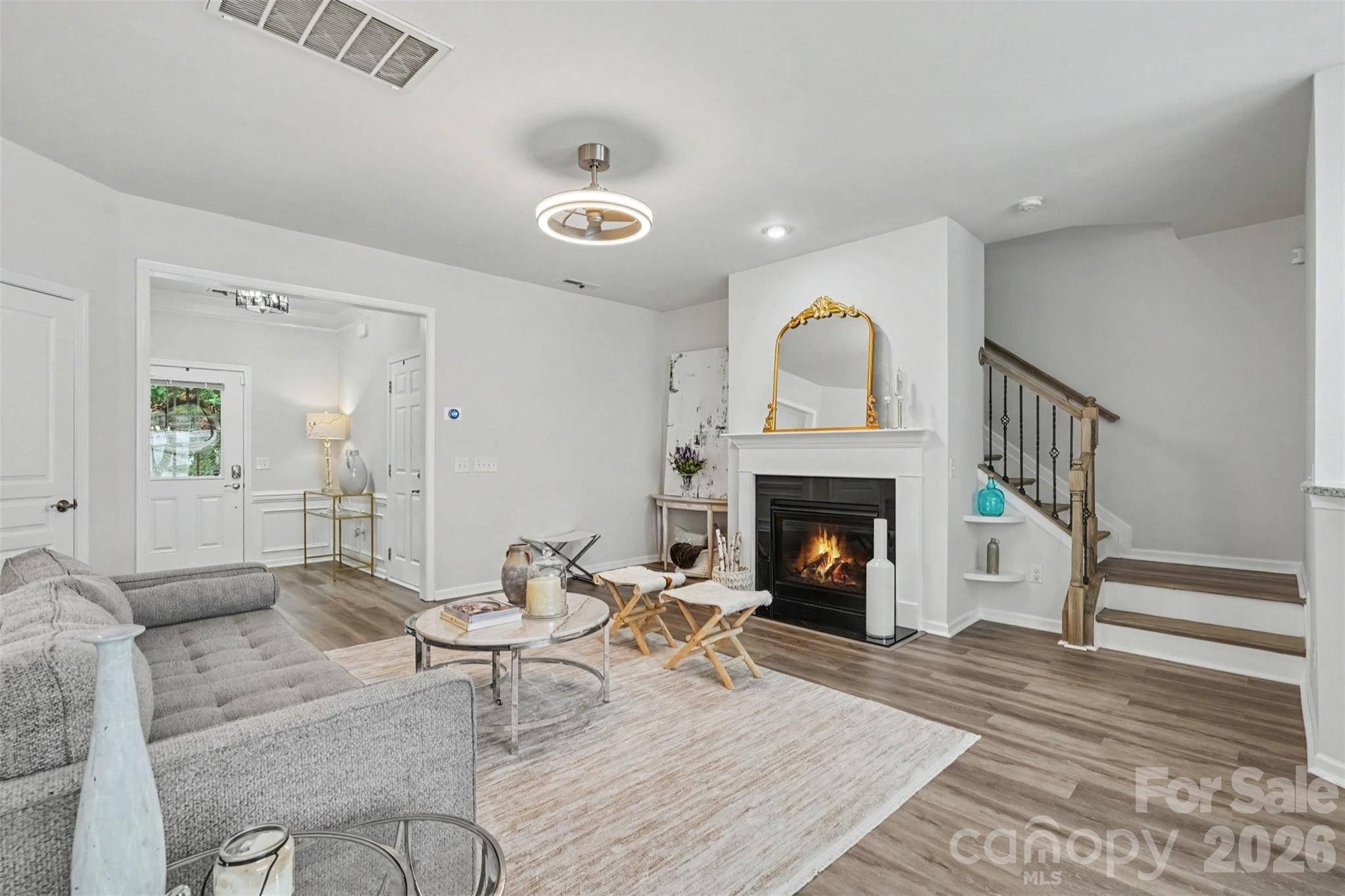 2447 Diplomat LN, Charlotte, NC 28210