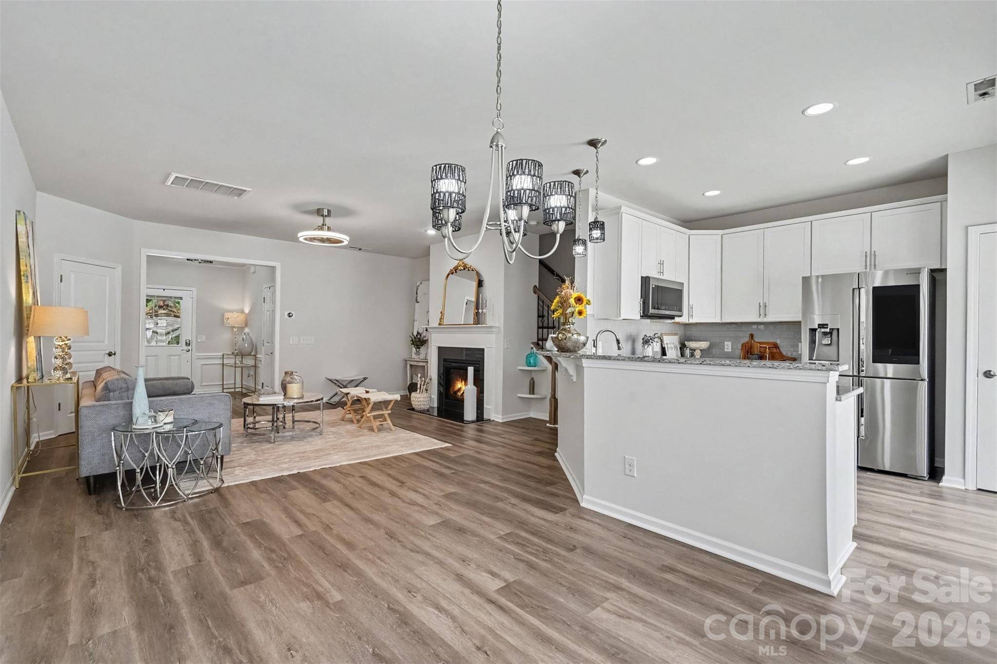 2447 Diplomat LN, Charlotte, NC 28210