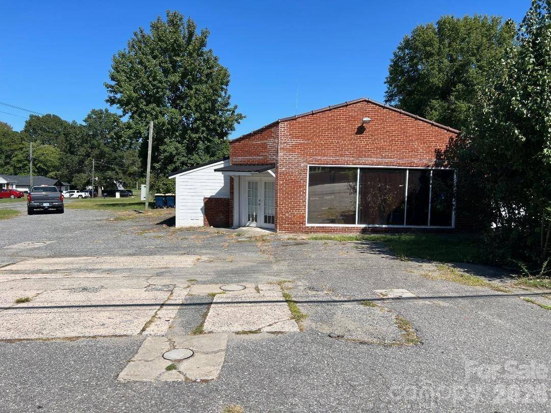 1836 Oakdale RD, Charlotte, NC 28216