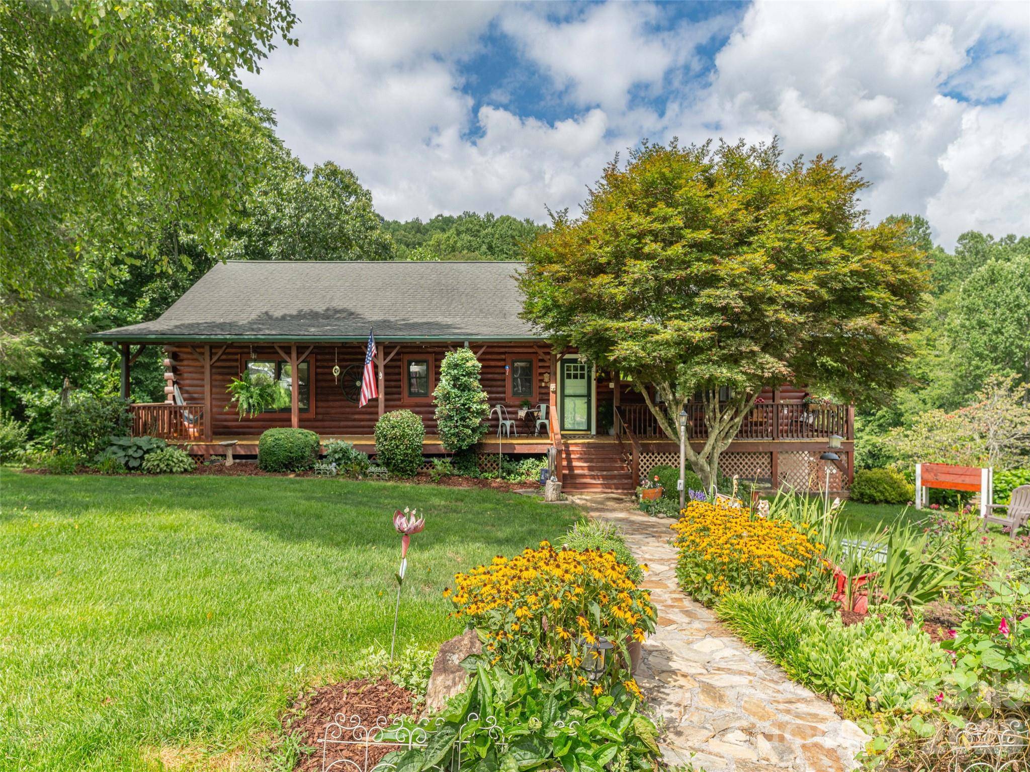 107 Tibi LN, Waynesville, NC 28785