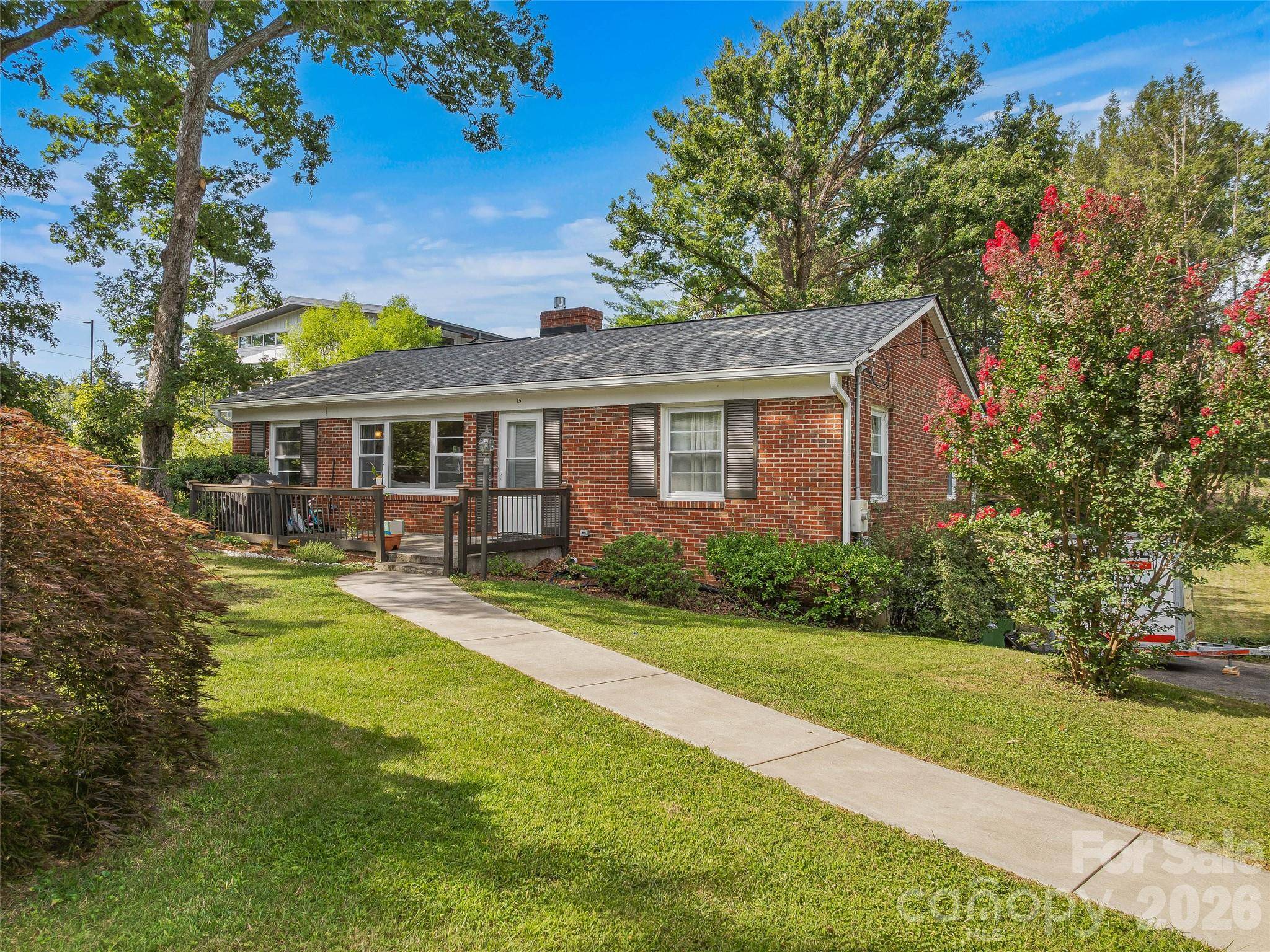15 Lynnstone CT, Asheville, NC 28805