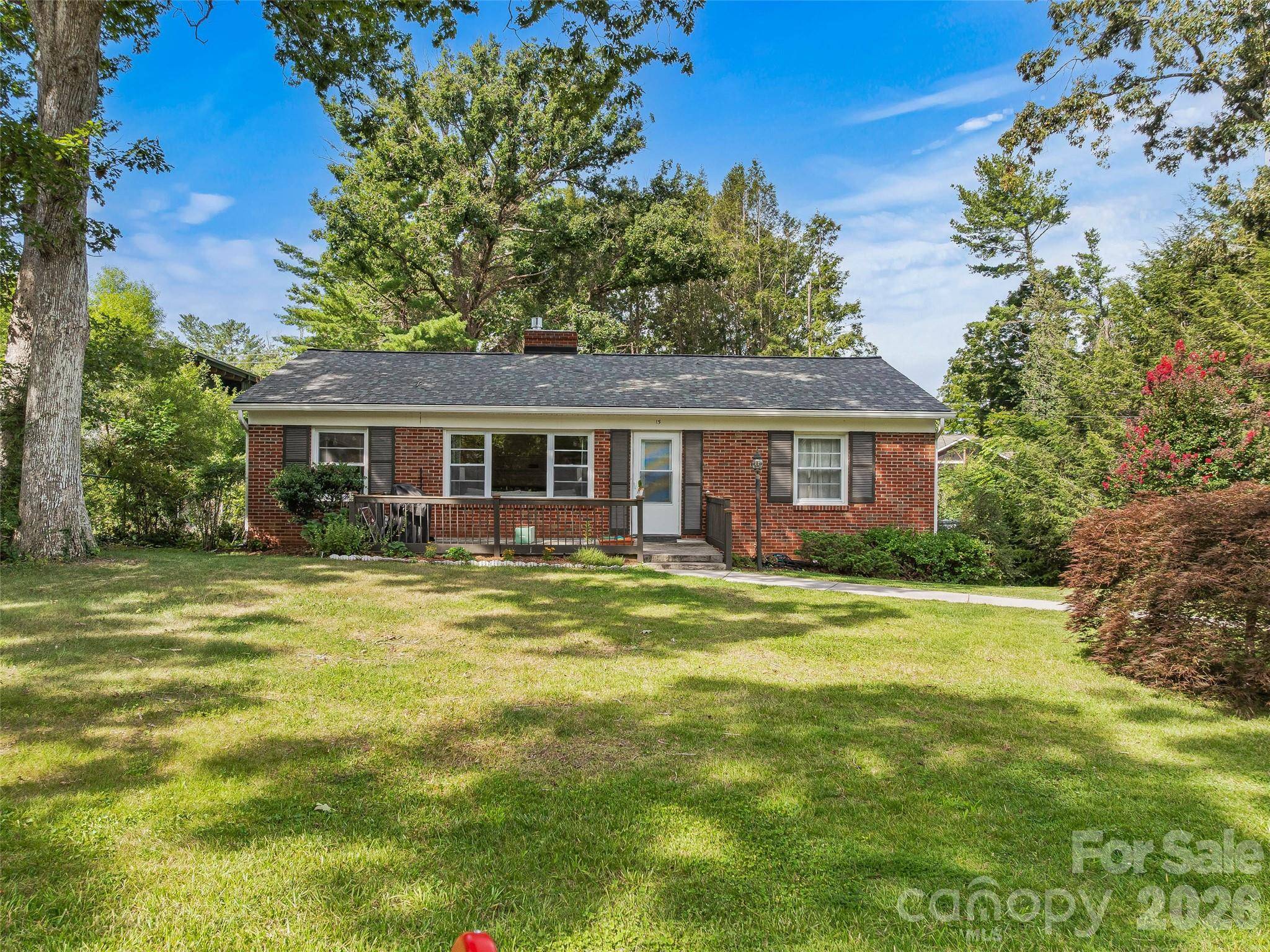 15 Lynnstone CT, Asheville, NC 28805