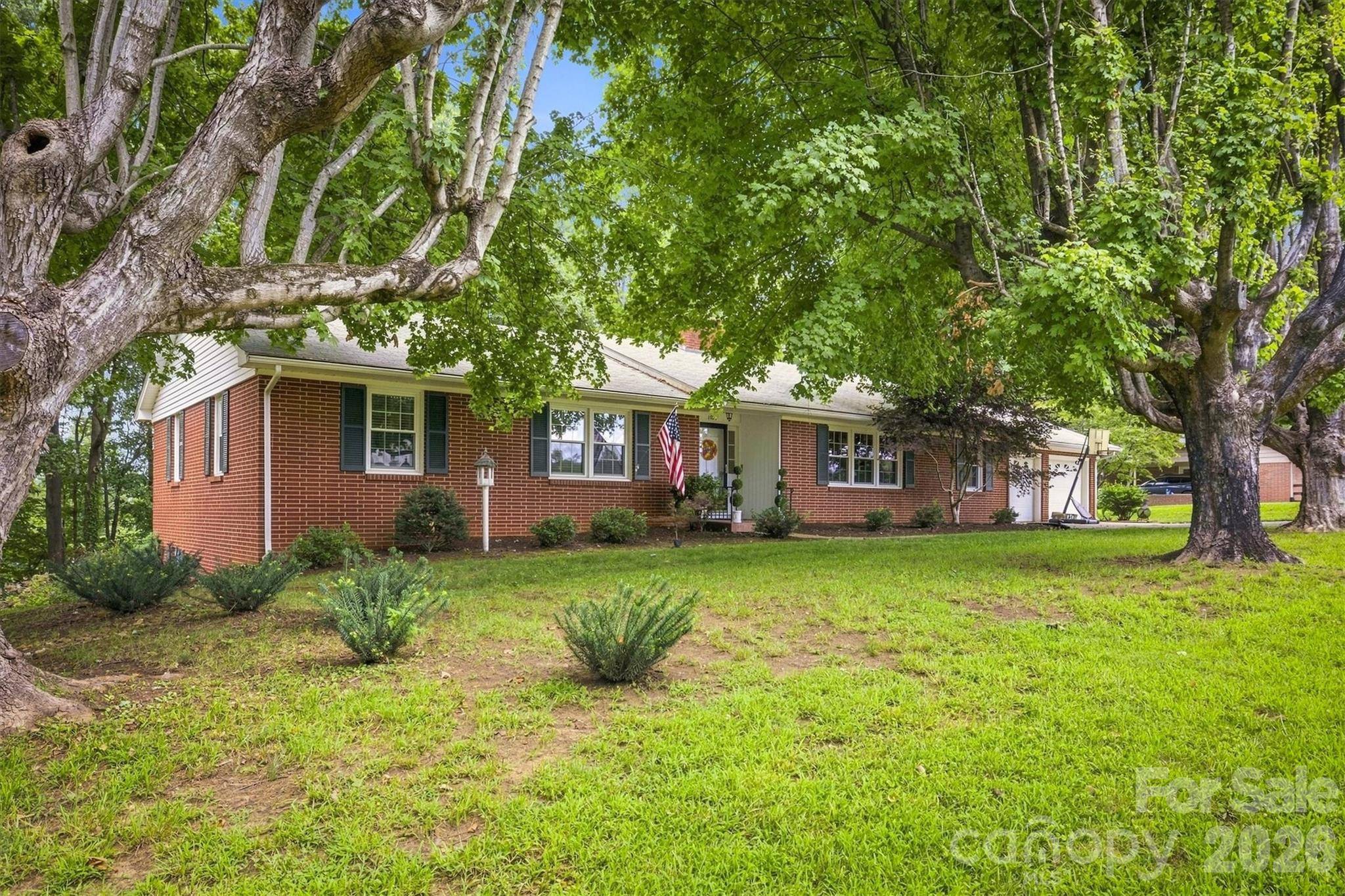 1009 Randolph CIR SE, Lenoir, NC 28645
