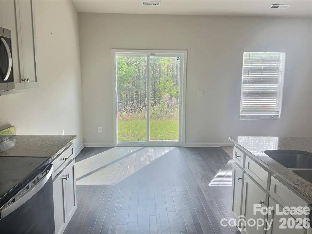 2112 Lanza DR, Charlotte, NC 28215