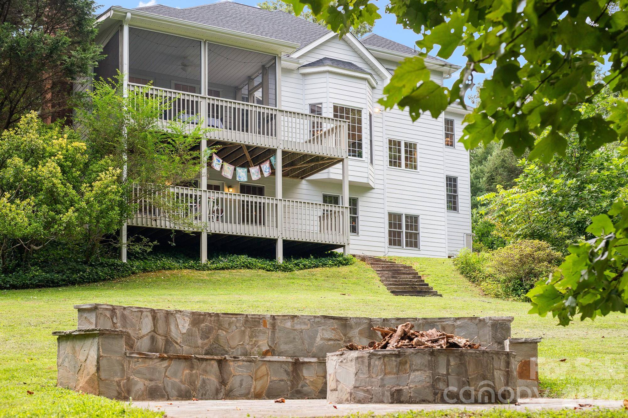 210 Clear Vista CIR, Asheville, NC 28805
