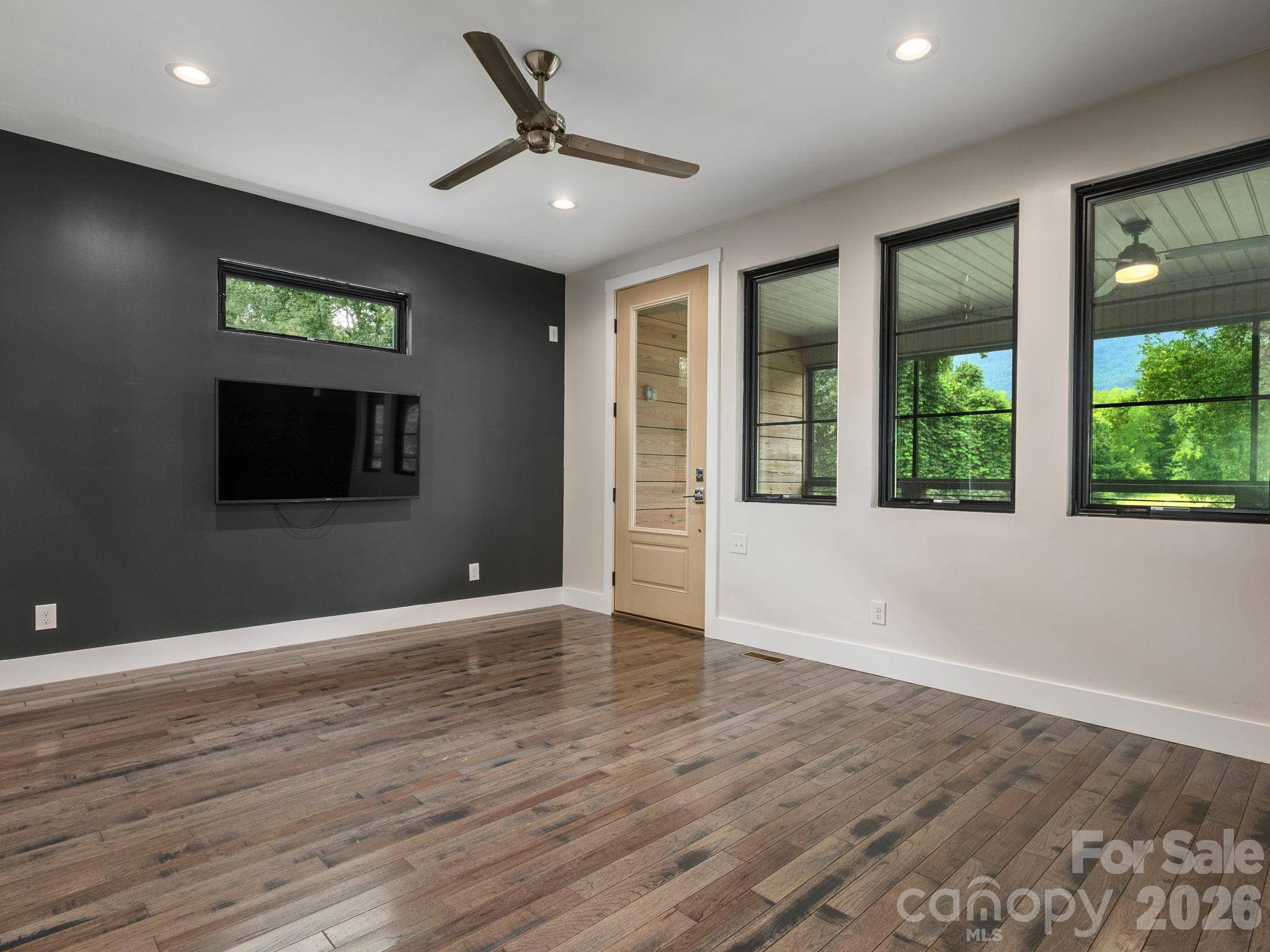 364 Hallelujah Hill LN, Columbus, NC 28722