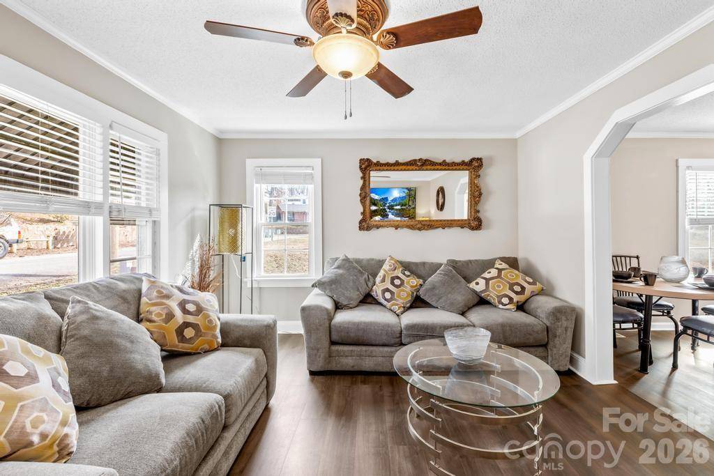 430 Arlington CIR NW, Lenoir, NC 28645