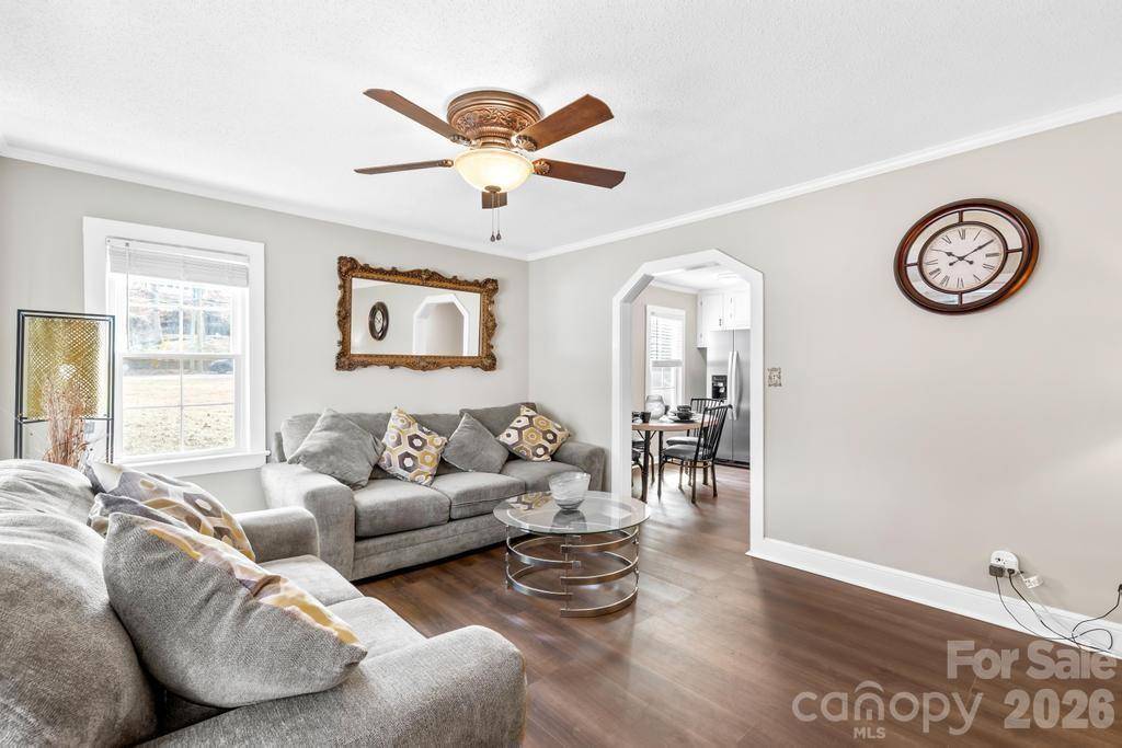 430 Arlington CIR NW, Lenoir, NC 28645
