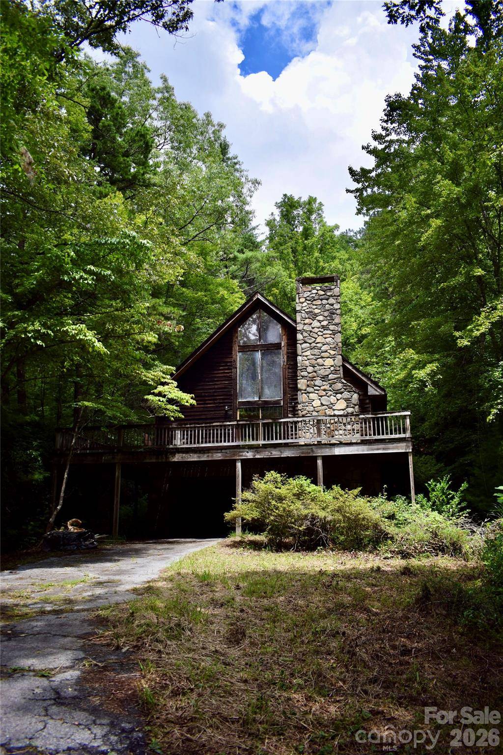 173 Mountain Haven LN, Zirconia, NC 28790