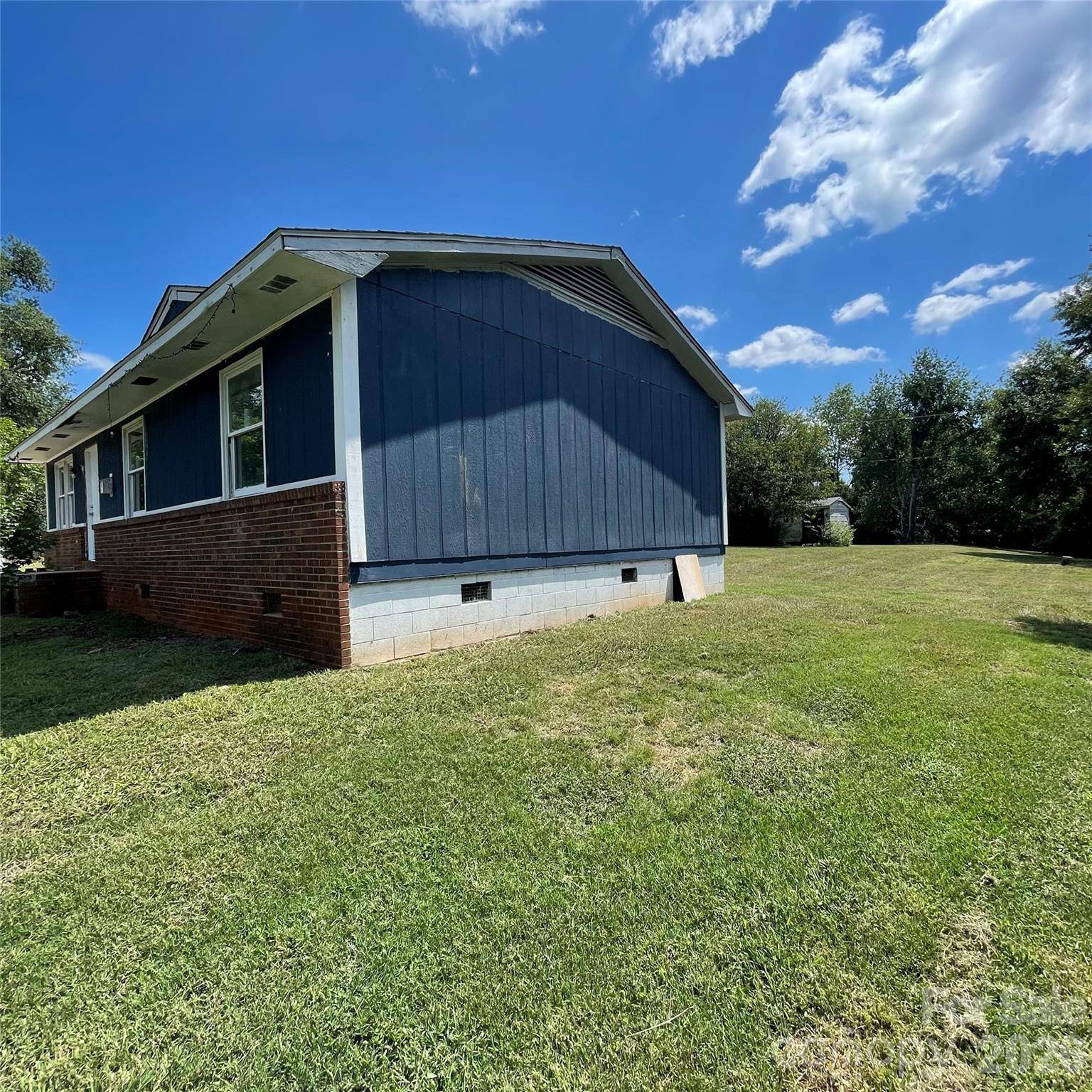 248 WOODSIDE DR, Forest City, NC 28043