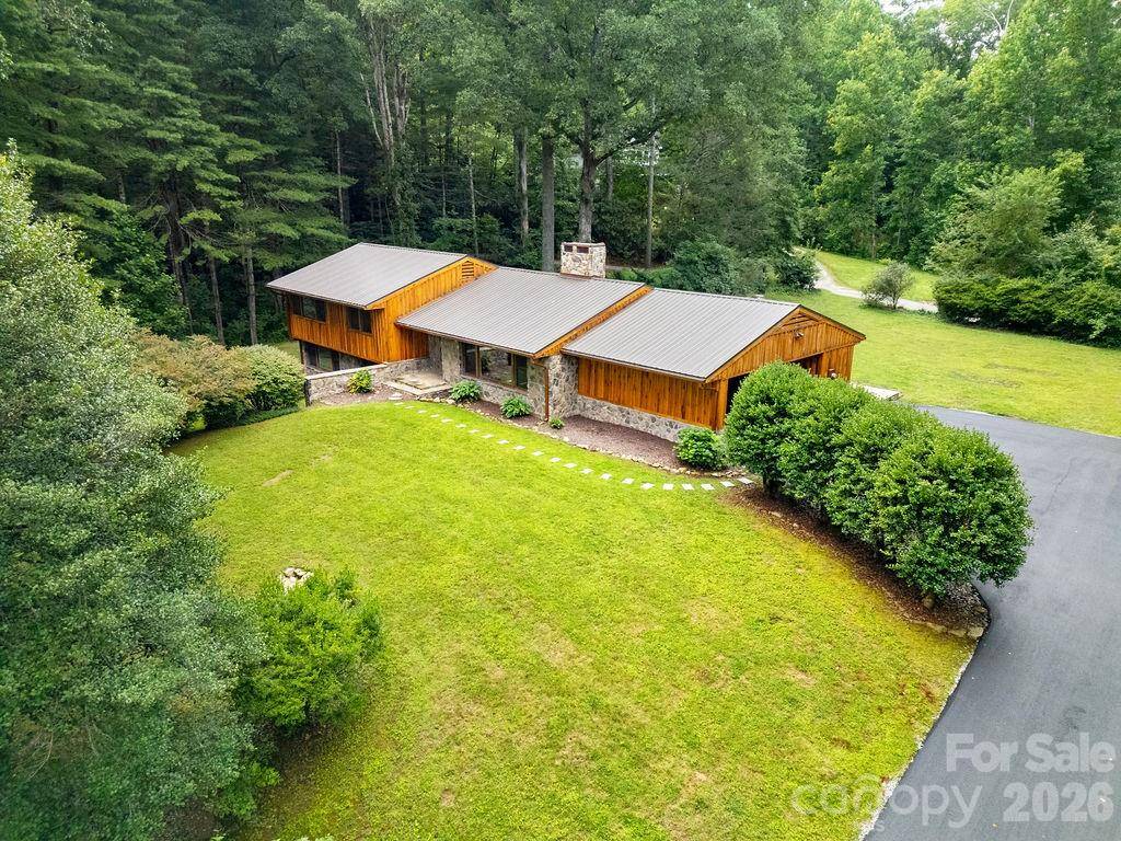 100 Ashton LN, Brevard, NC 28712
