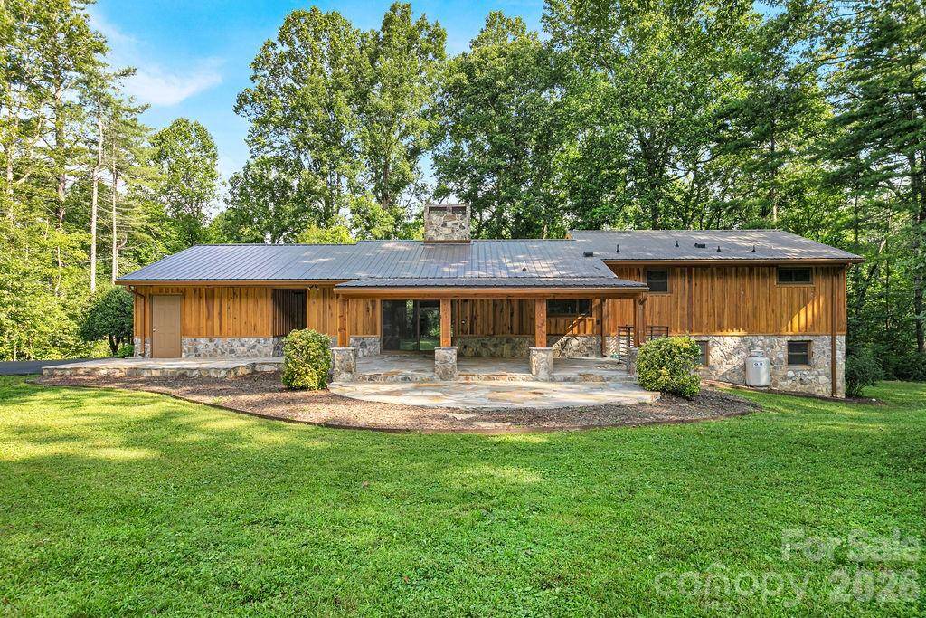 100 Ashton LN, Brevard, NC 28712