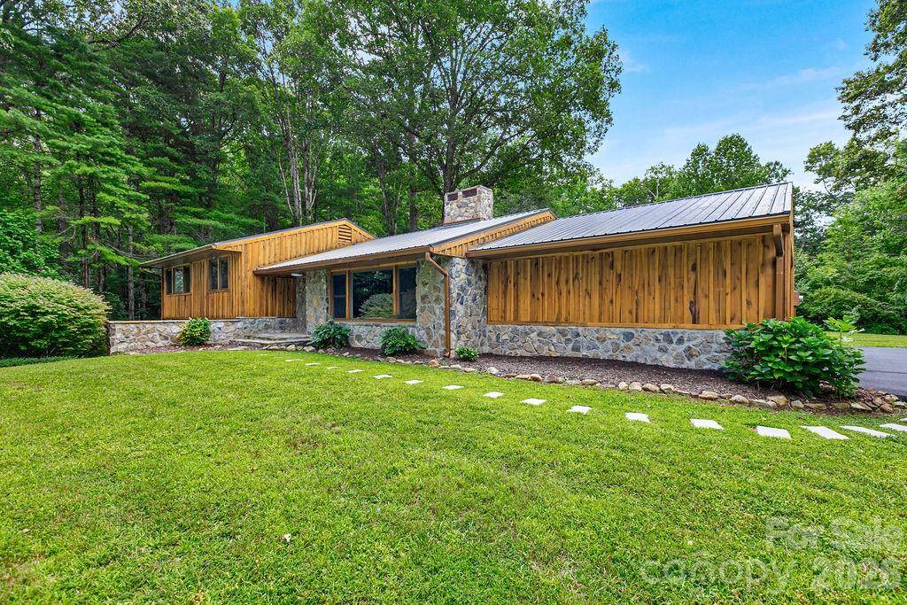 100 Ashton LN, Brevard, NC 28712