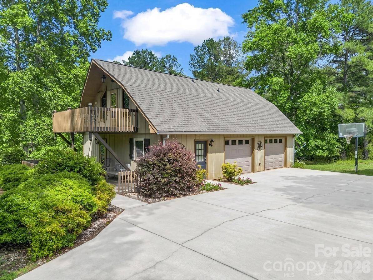 90 Mcentire RD, Tryon, NC 28782