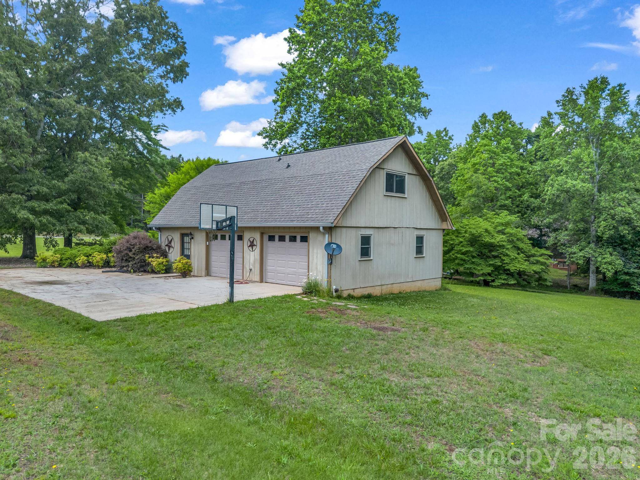 90 Mcentire RD, Tryon, NC 28782