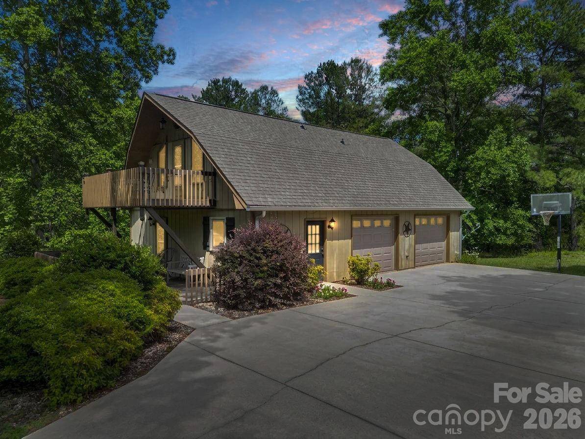 90 Mcentire RD, Tryon, NC 28782