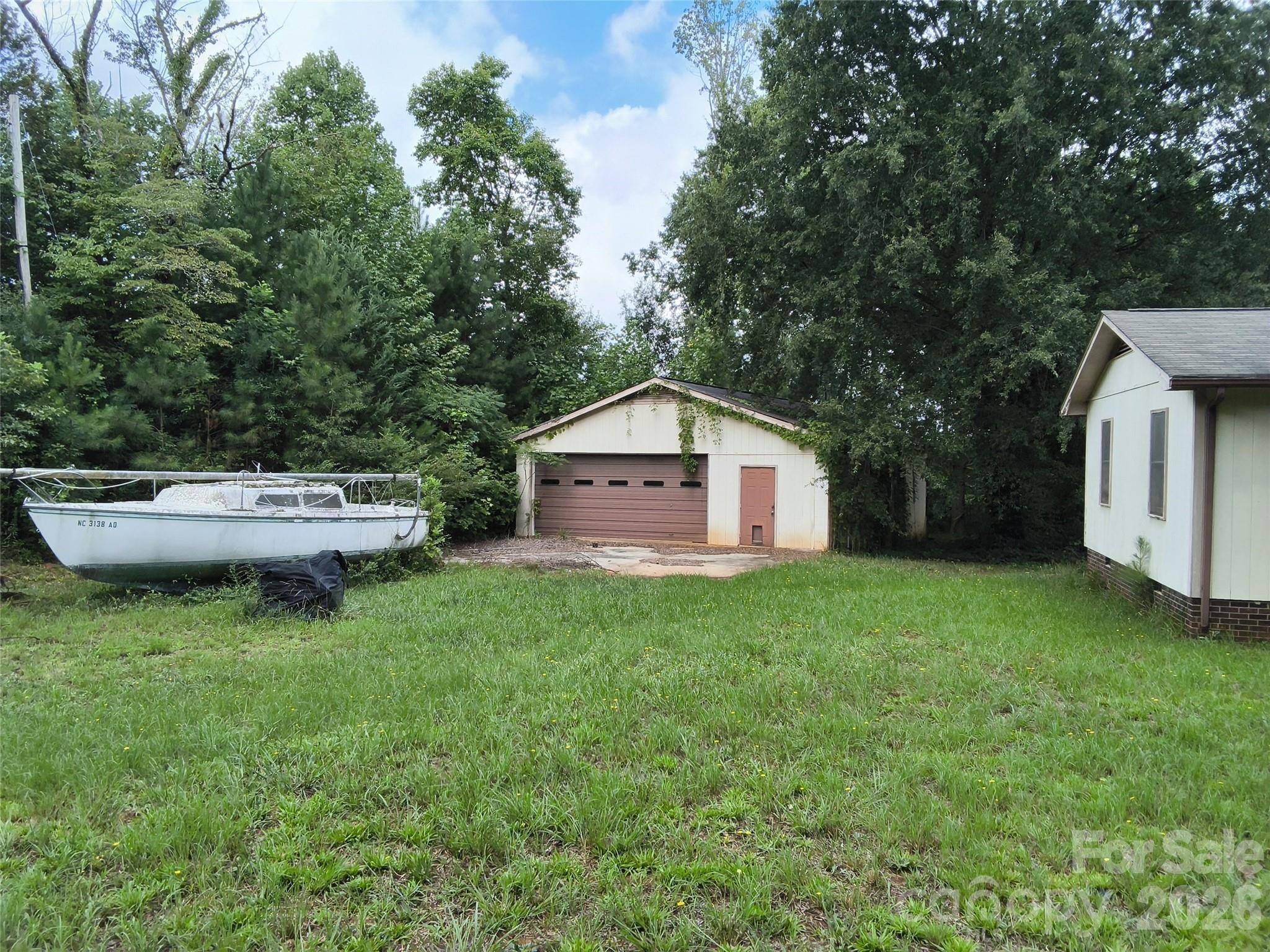 1981 Mollys Backbone RD, Sherrills Ford, NC 28673