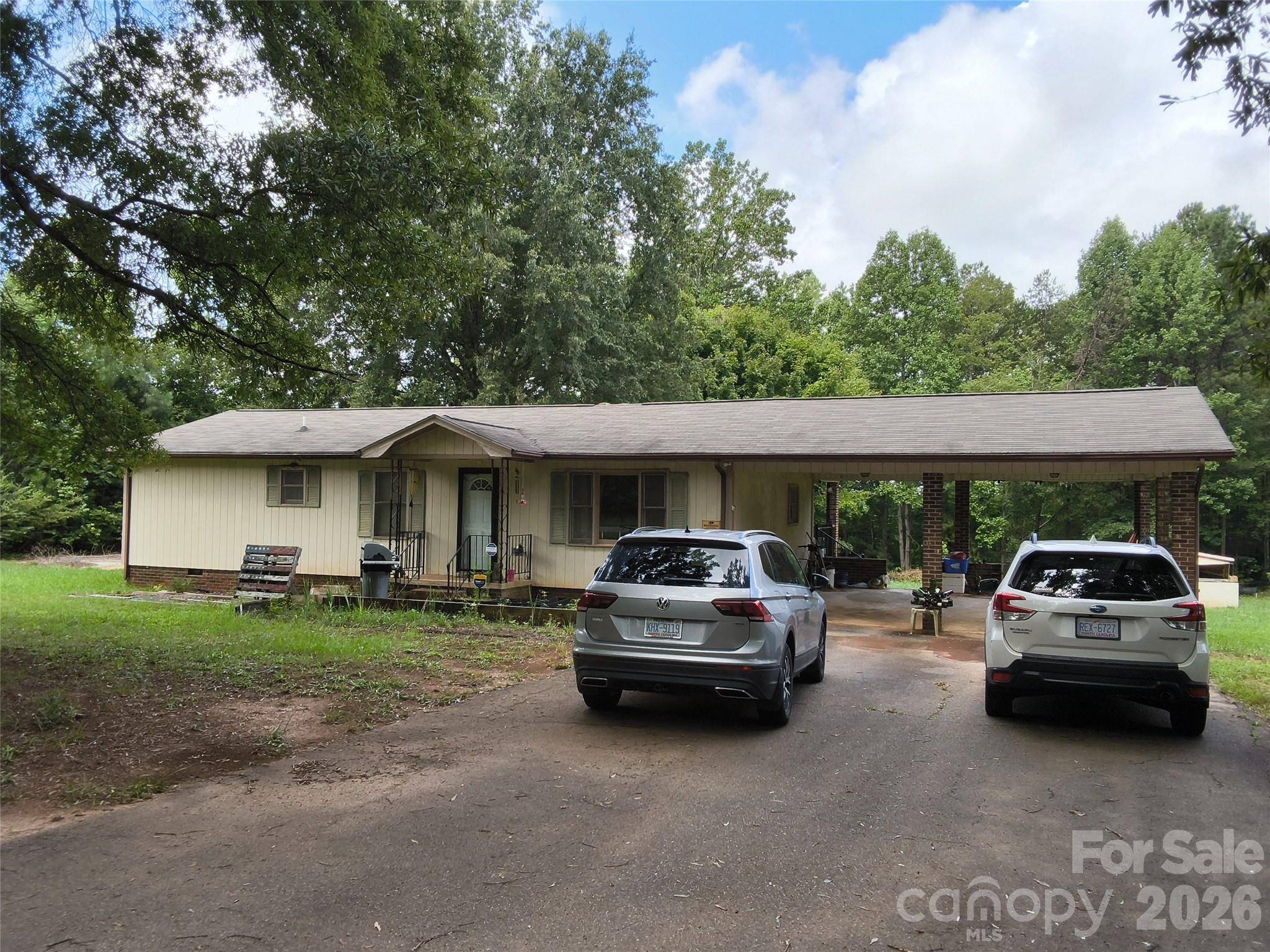 1981 Mollys Backbone RD, Sherrills Ford, NC 28673