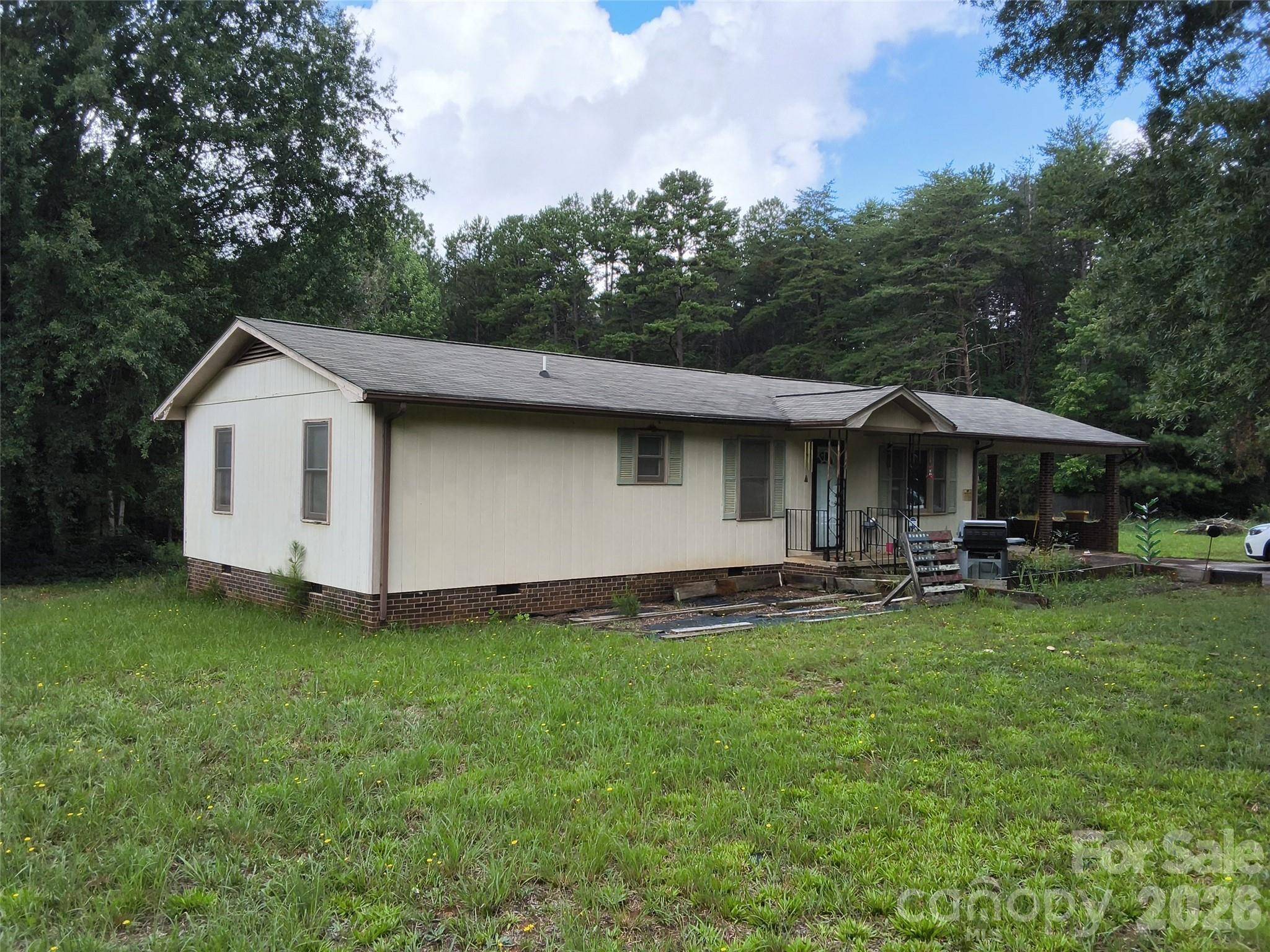 1981 Mollys Backbone RD, Sherrills Ford, NC 28673