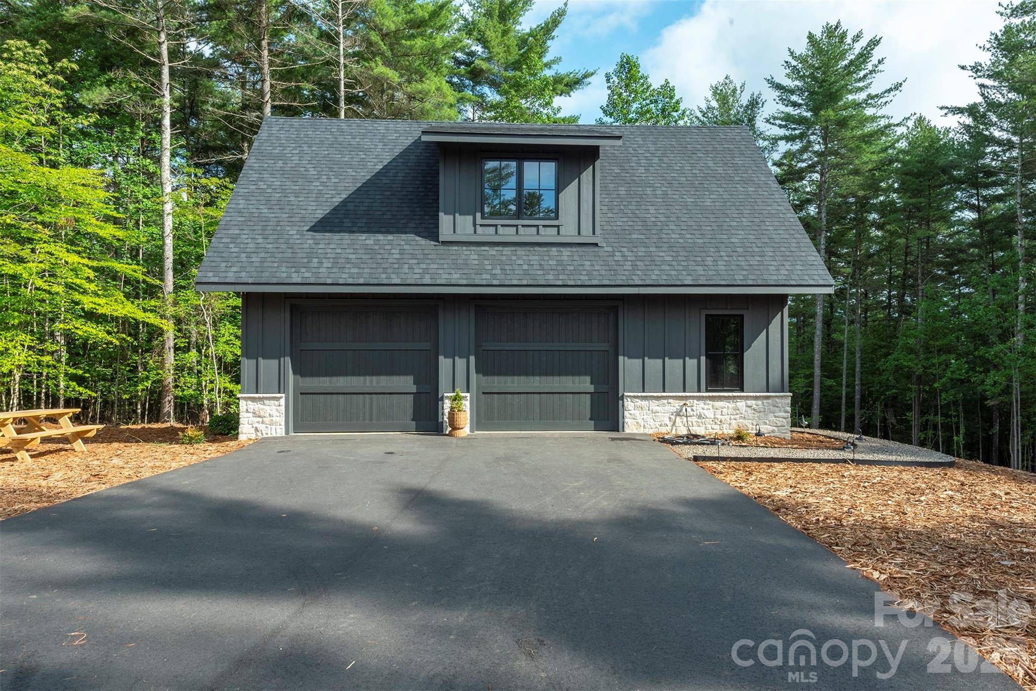 1156 Campbells TRCE, Nebo, NC 28761