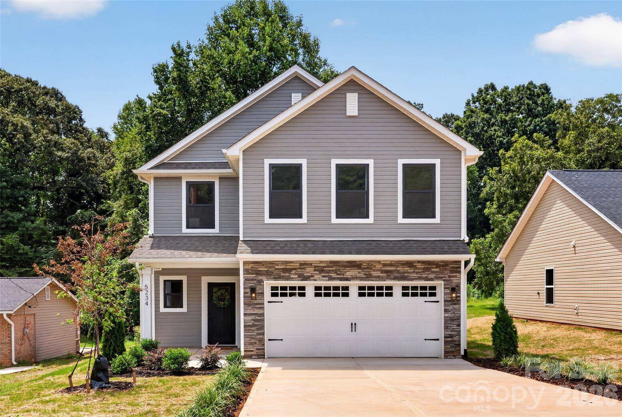 5234 Hickory LN, Charlotte, NC 28216