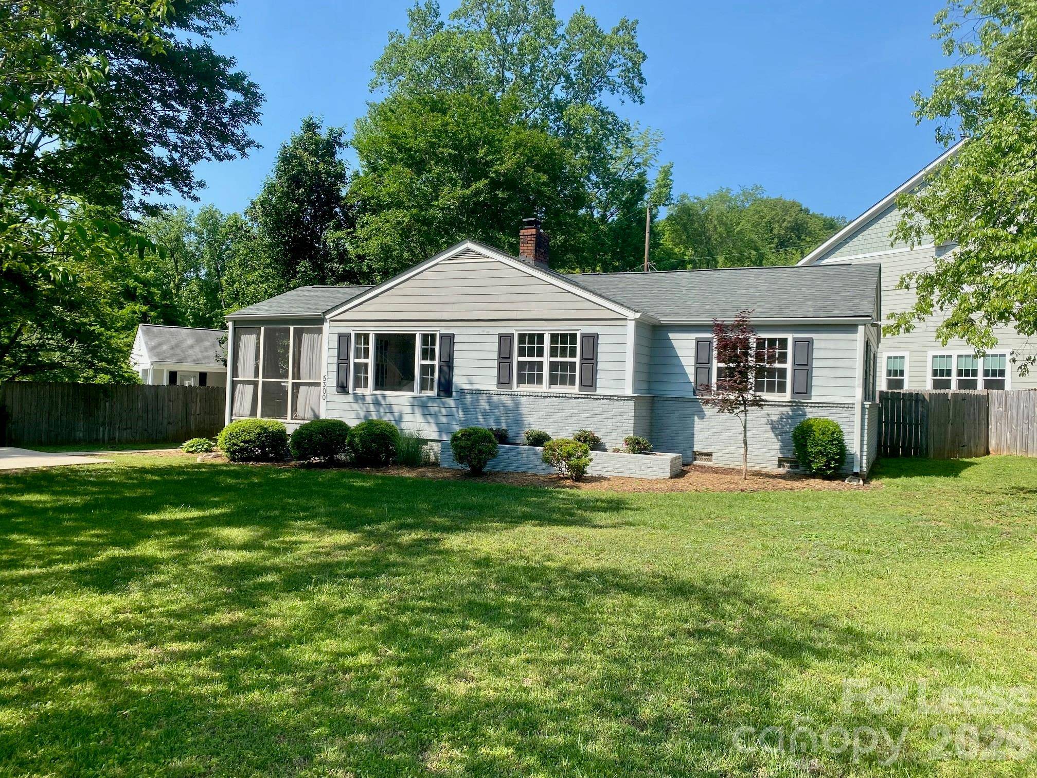 5300 Buckingham DR, Charlotte, NC 28209