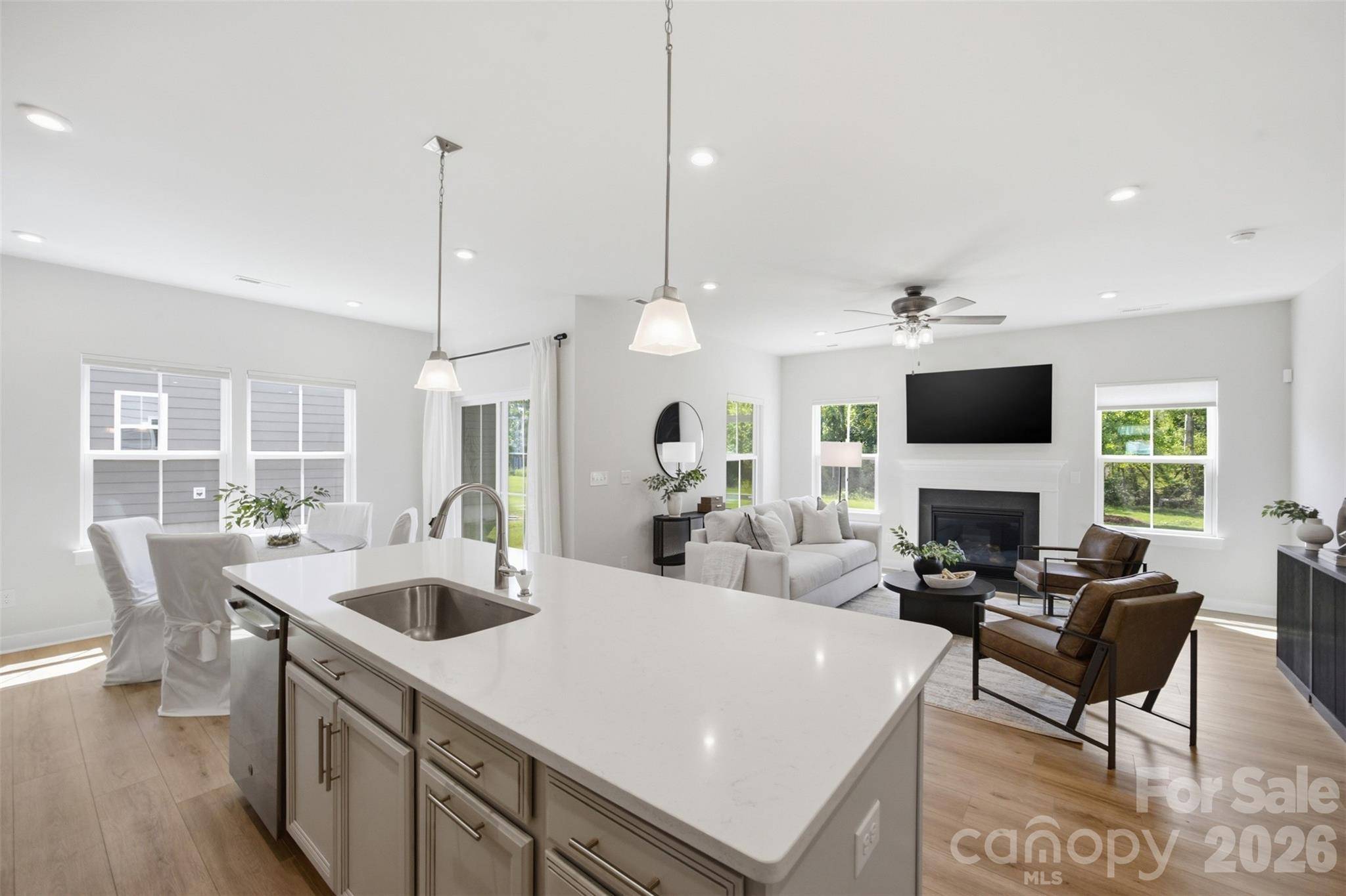 6428 Cambridge DR, Harrisburg, NC 28075