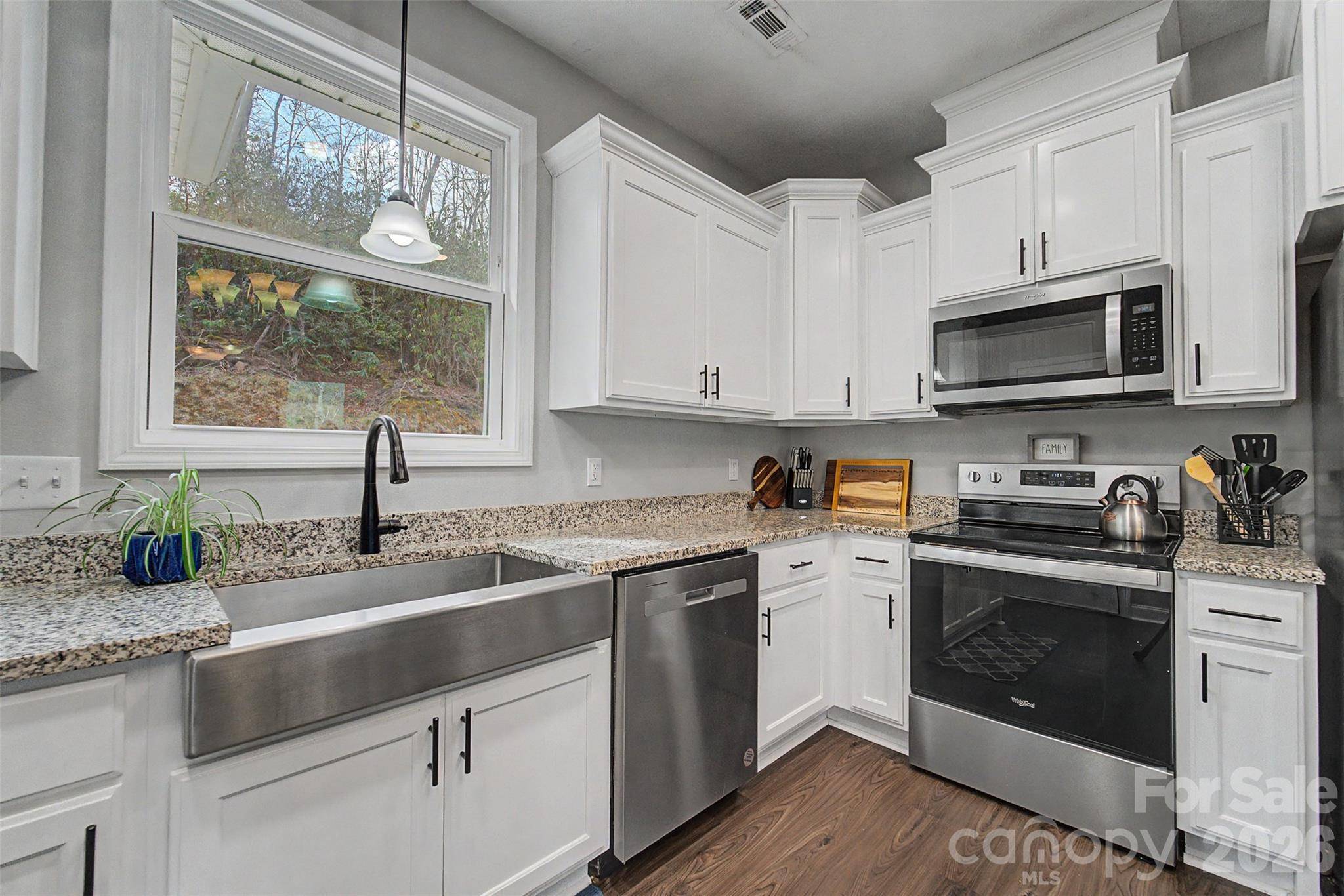 254 Ivory LN, Sylva, NC 28779