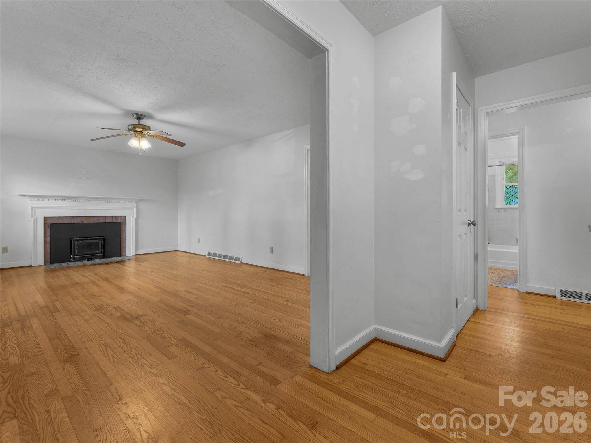 116 Candler School RD, Candler, NC 28715