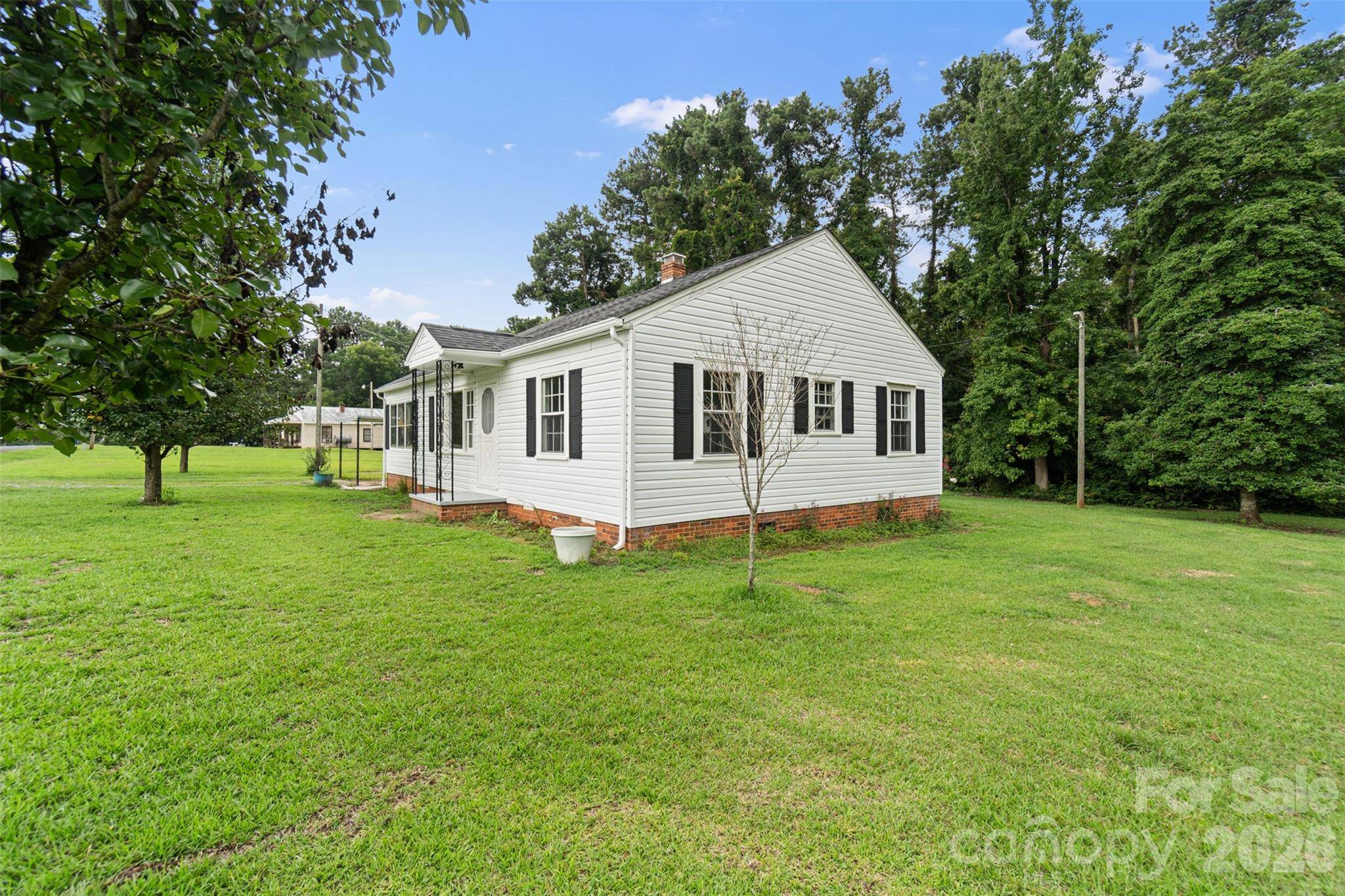 842 Moores Lake RD, Wadesboro, NC 28170