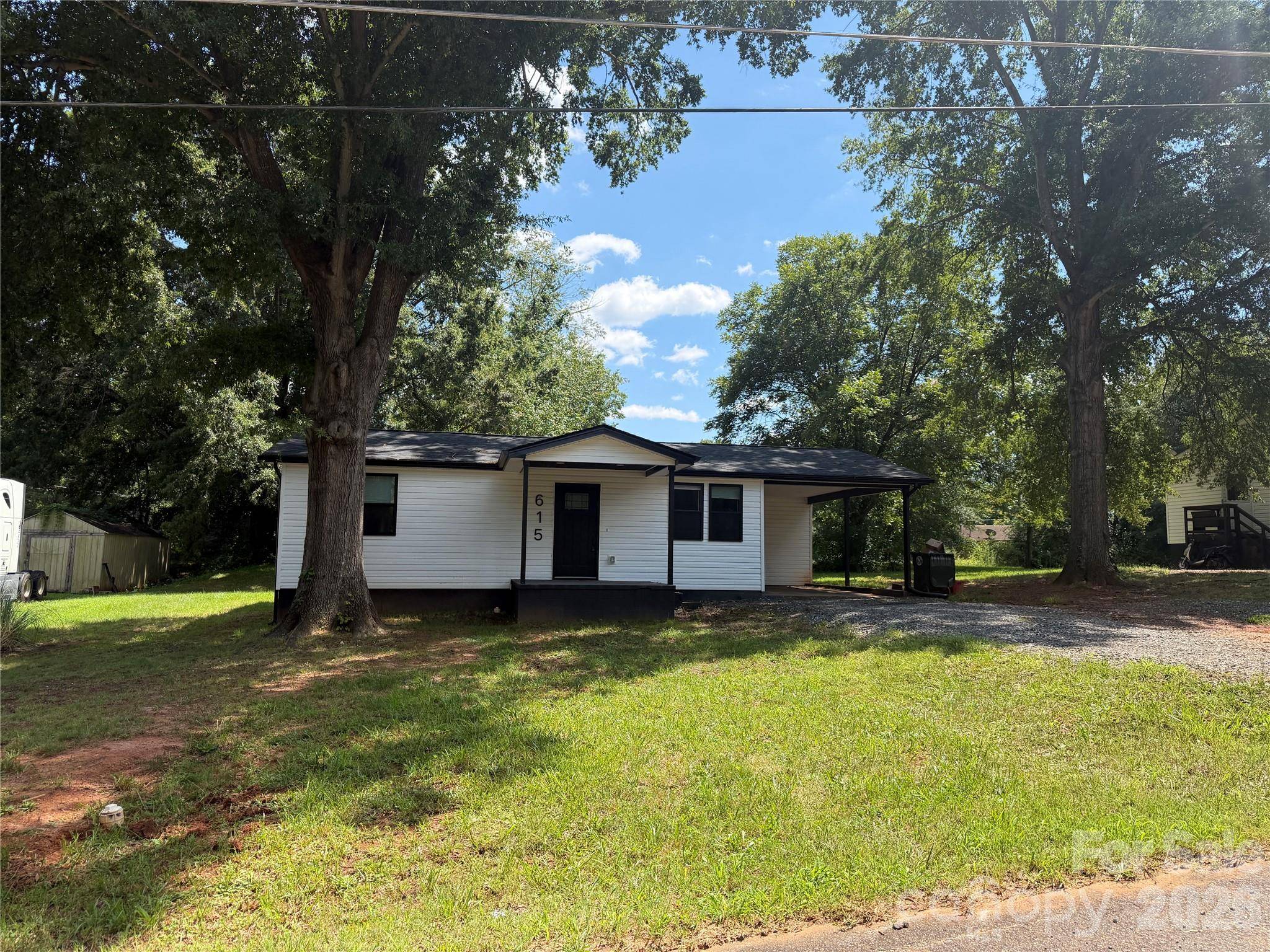 615 E Saunders AVE, Newton, NC 28658
