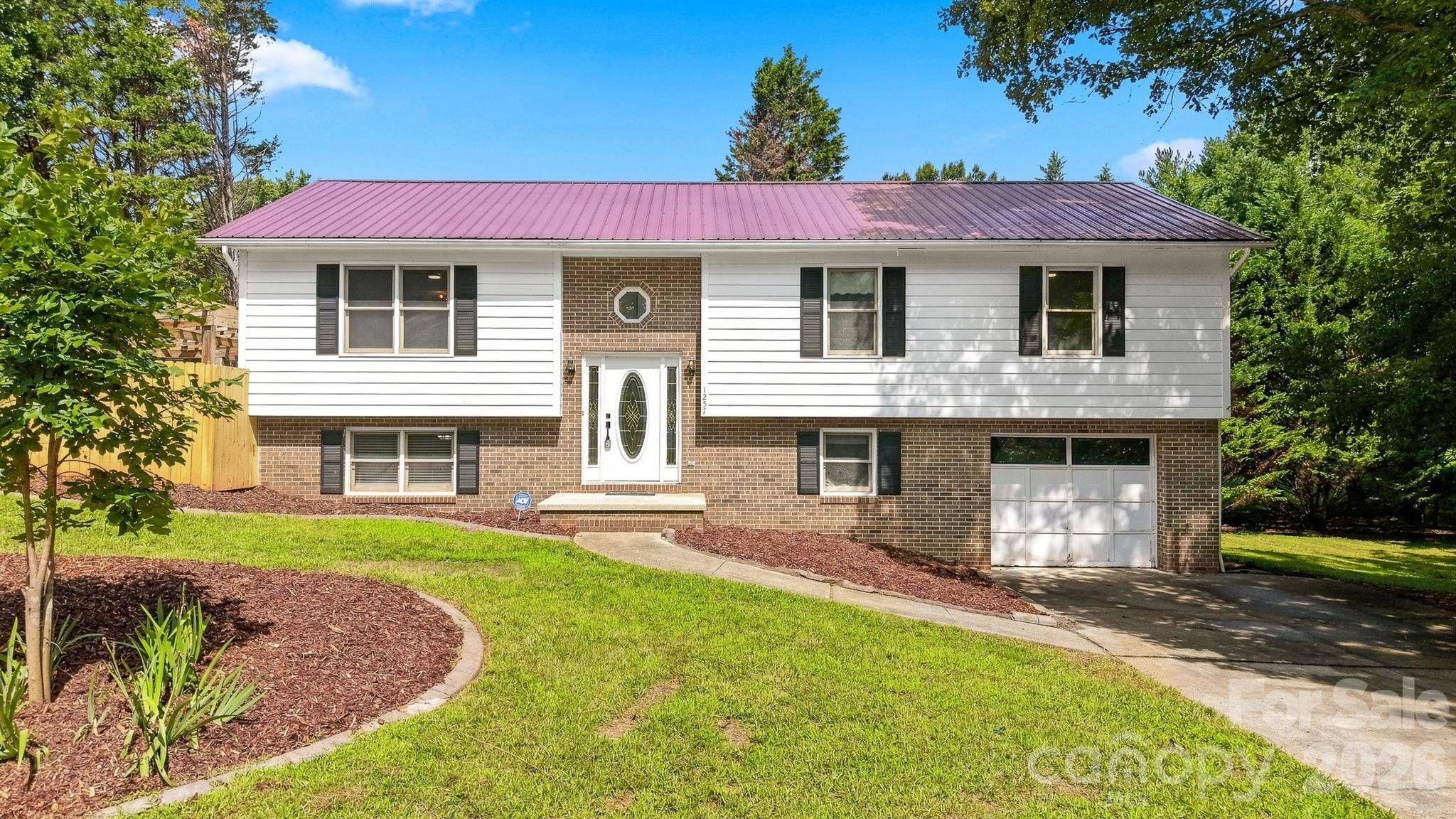 1257 Canseco LN, Hickory, NC 28602