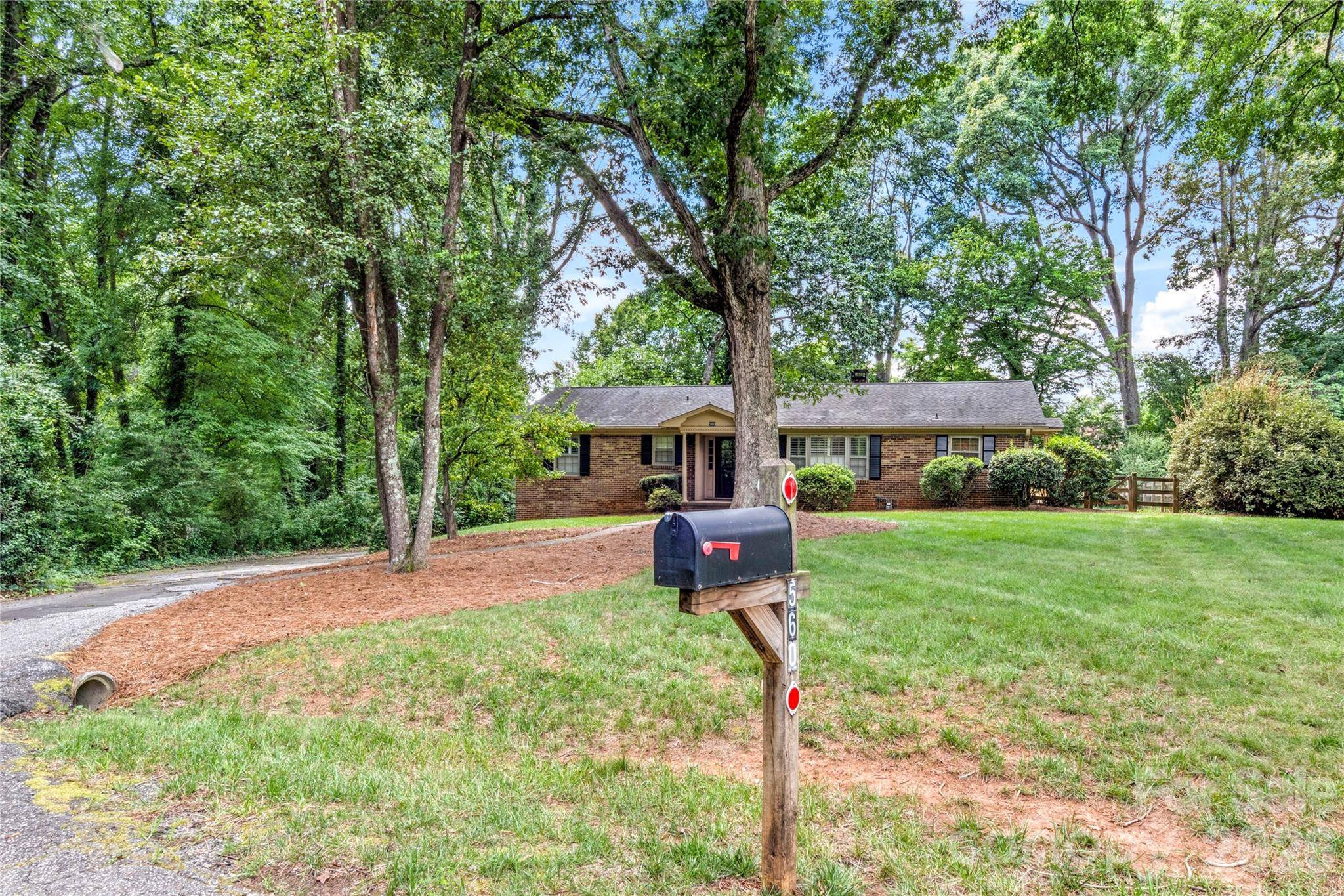 560 Kelway PL, Winston Salem, NC 27104