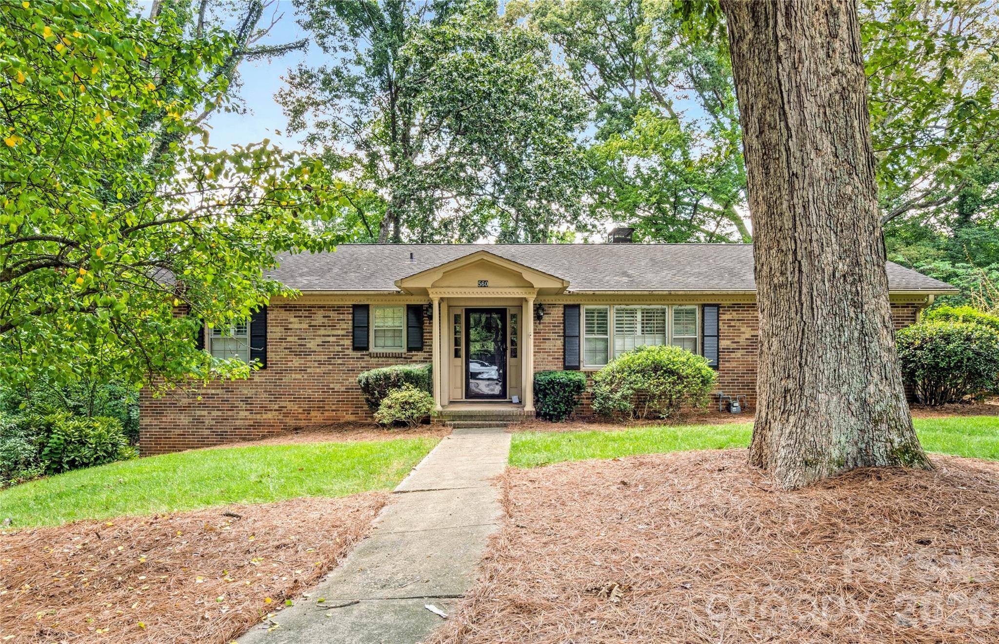 560 Kelway PL, Winston Salem, NC 27104