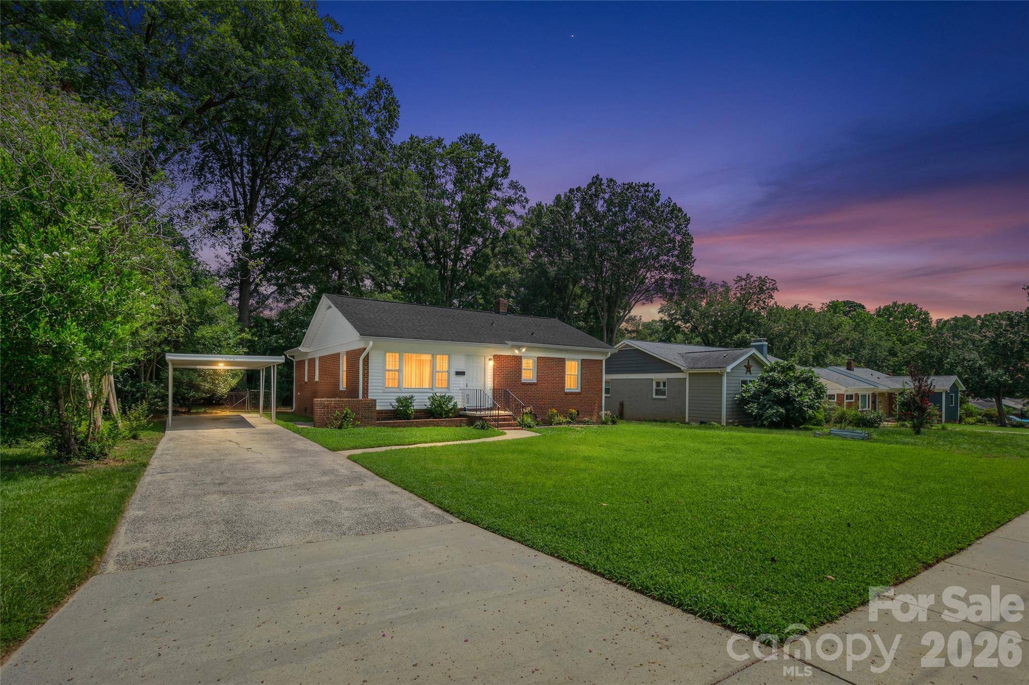 1062 Dresden DR W, Charlotte, NC 28205