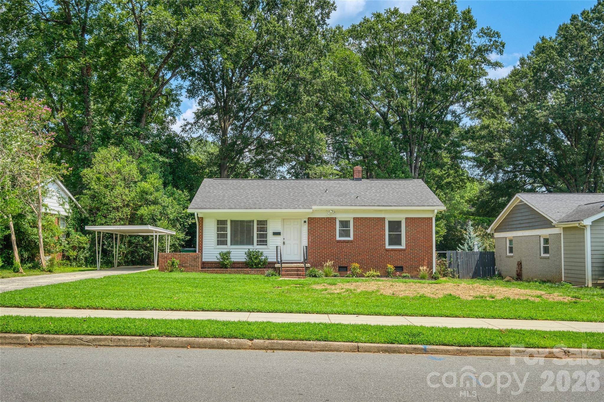 1062 Dresden DR W, Charlotte, NC 28205