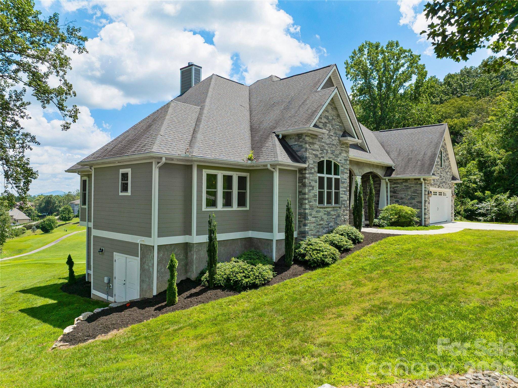 143 Gracie LN, Mills River, NC 28759