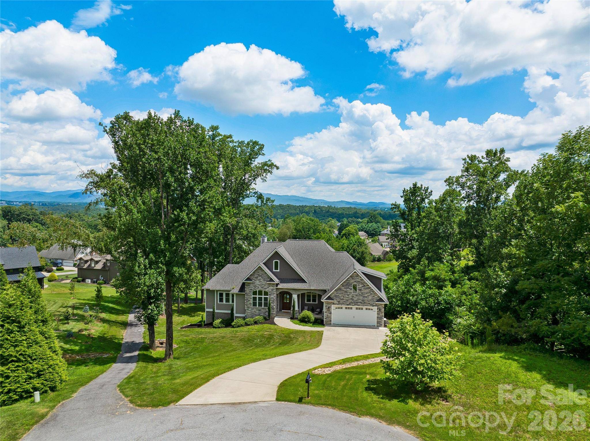 143 Gracie LN, Mills River, NC 28759