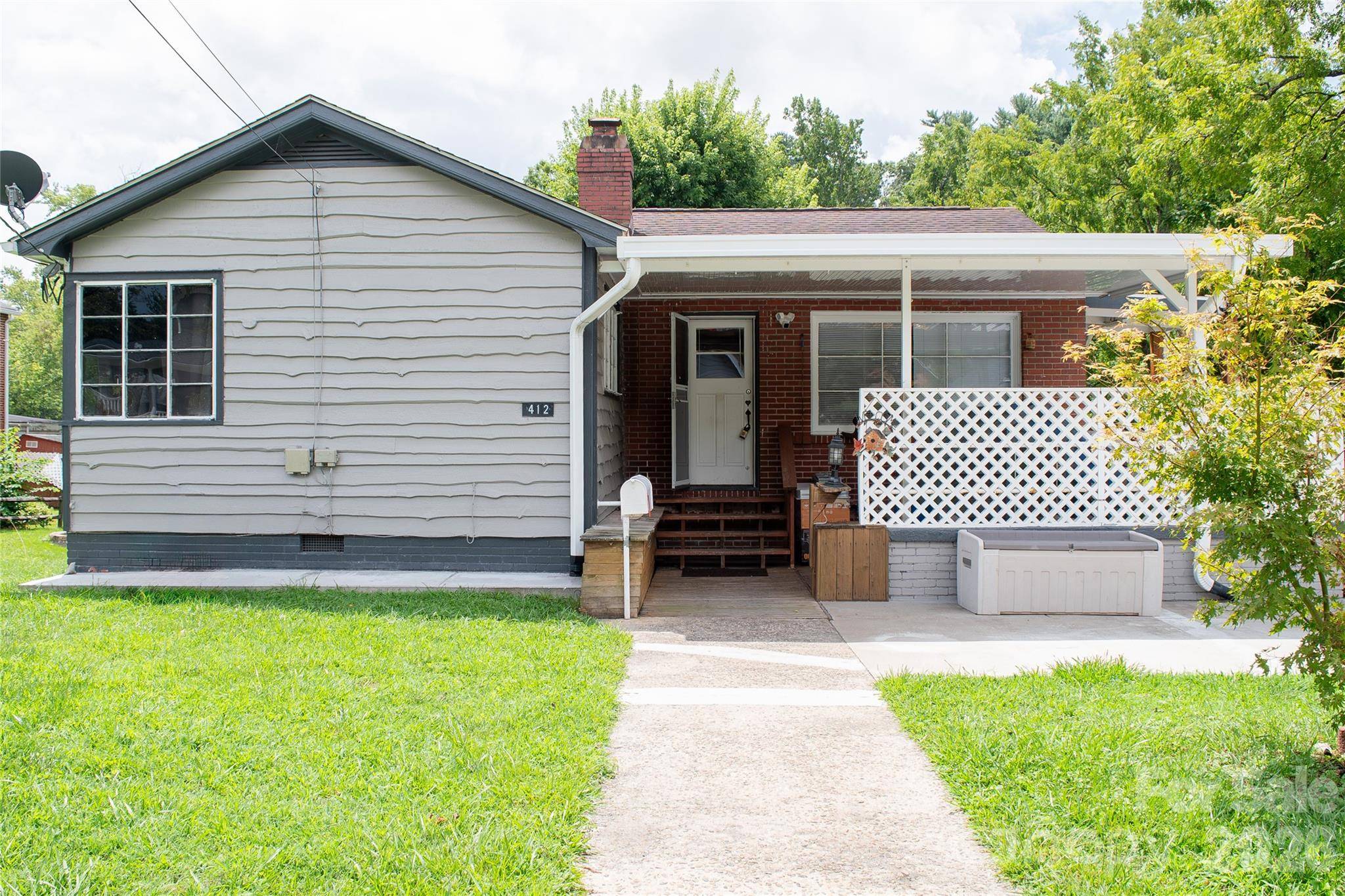 412 1st AVE W, Hendersonville, NC 28739