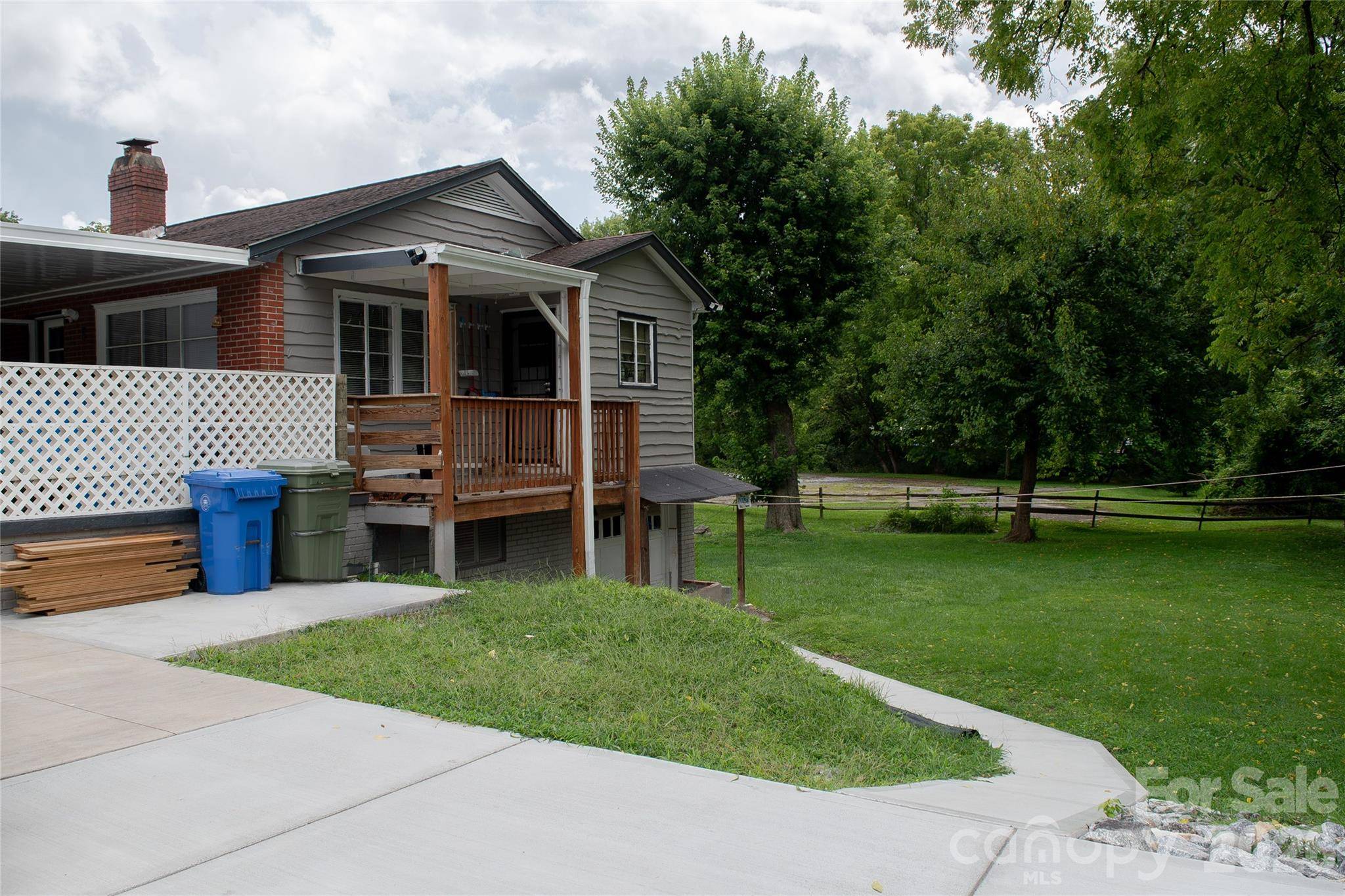 412 1st AVE W, Hendersonville, NC 28739