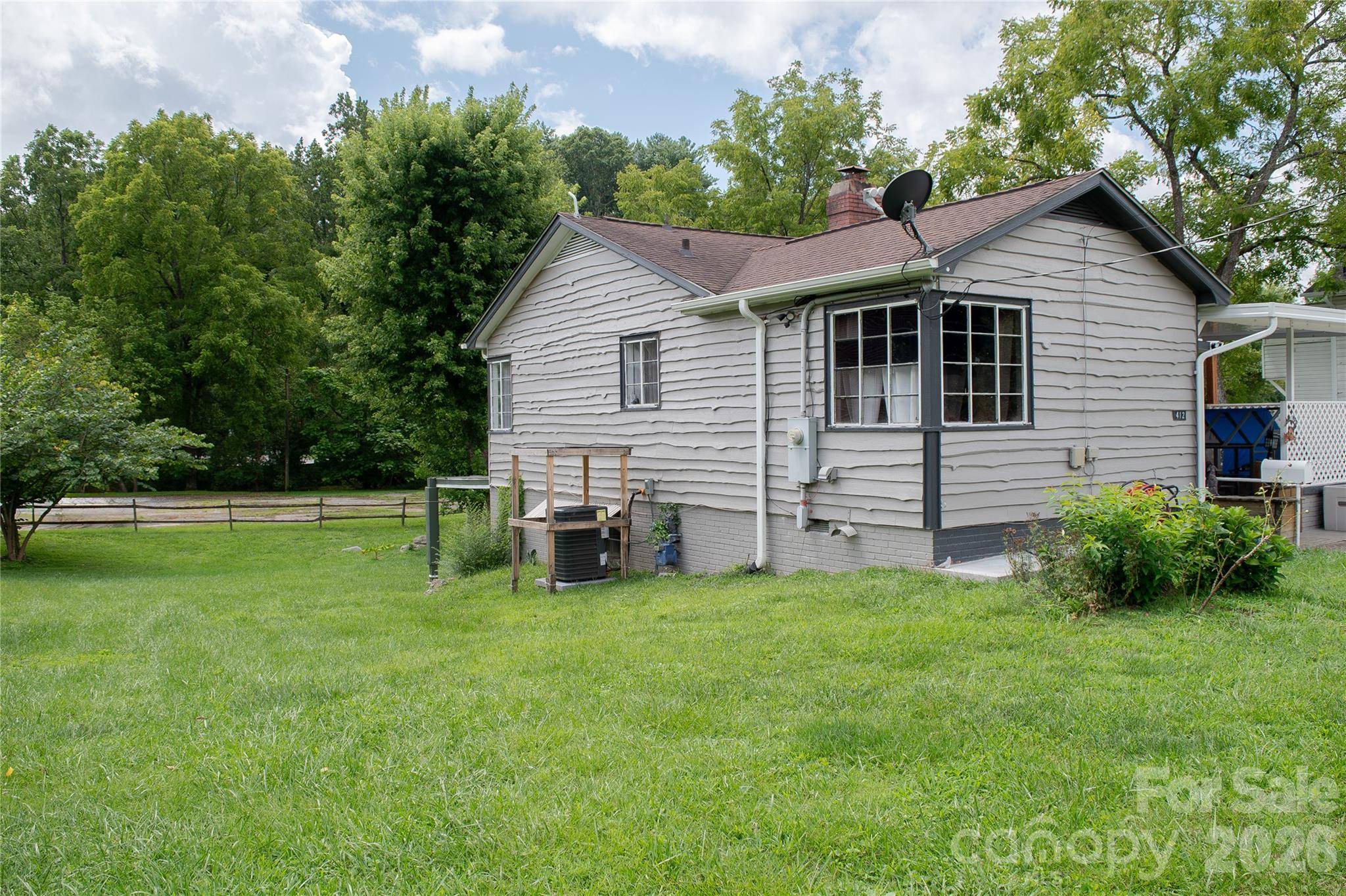 412 1st AVE W, Hendersonville, NC 28739