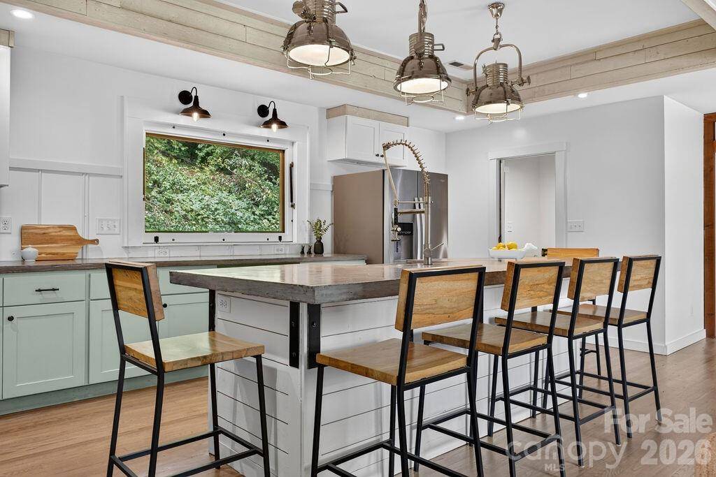 23 Clearbrook RD, Asheville, NC 28805