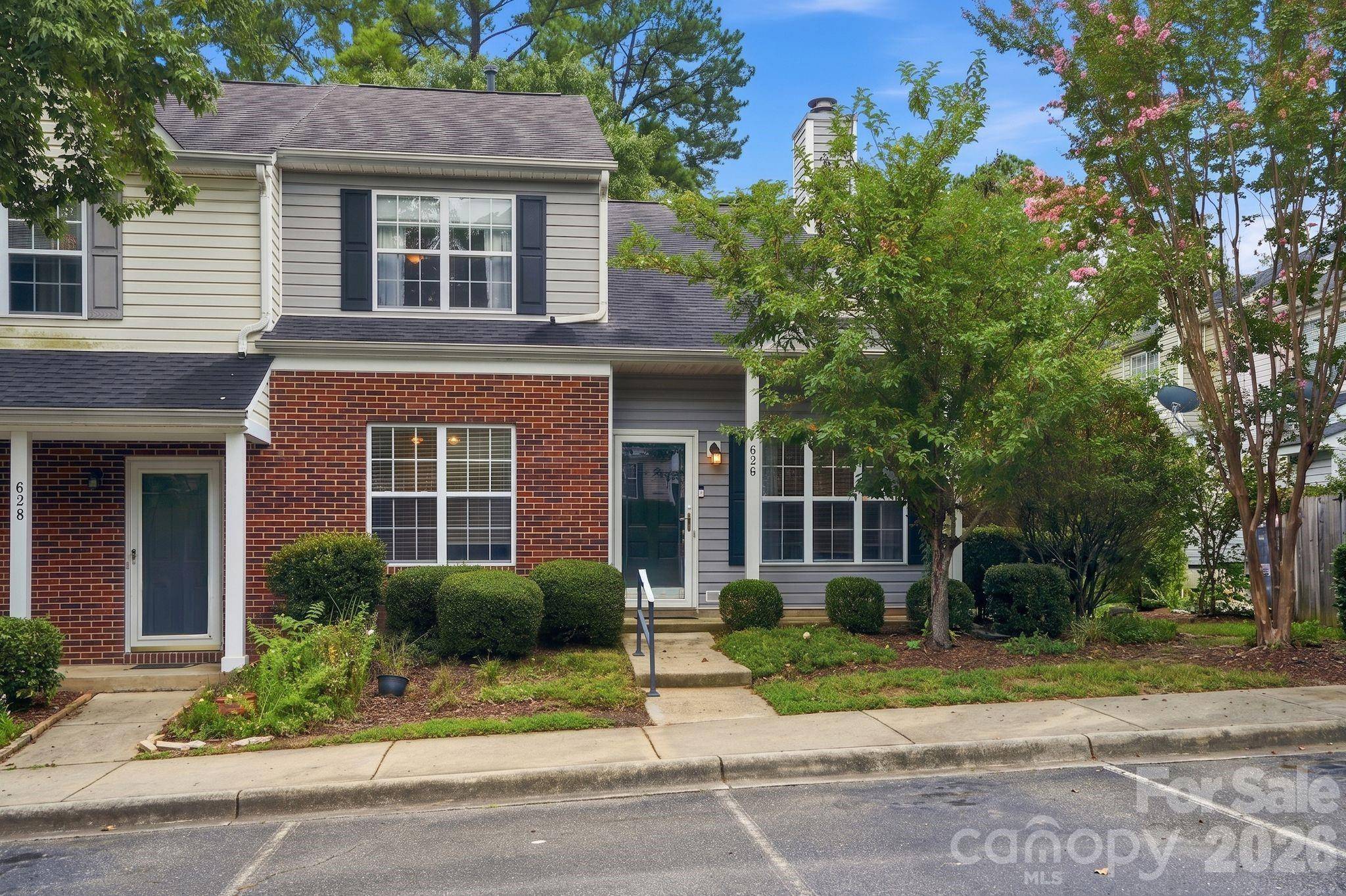 636 Emerald Cove DR, Charlotte, NC 28262