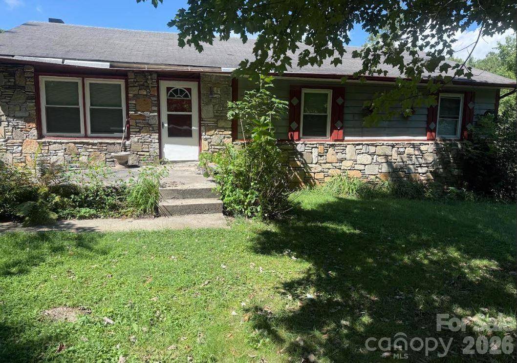 107 Flat Creek DR, Lake Toxaway, NC 28747