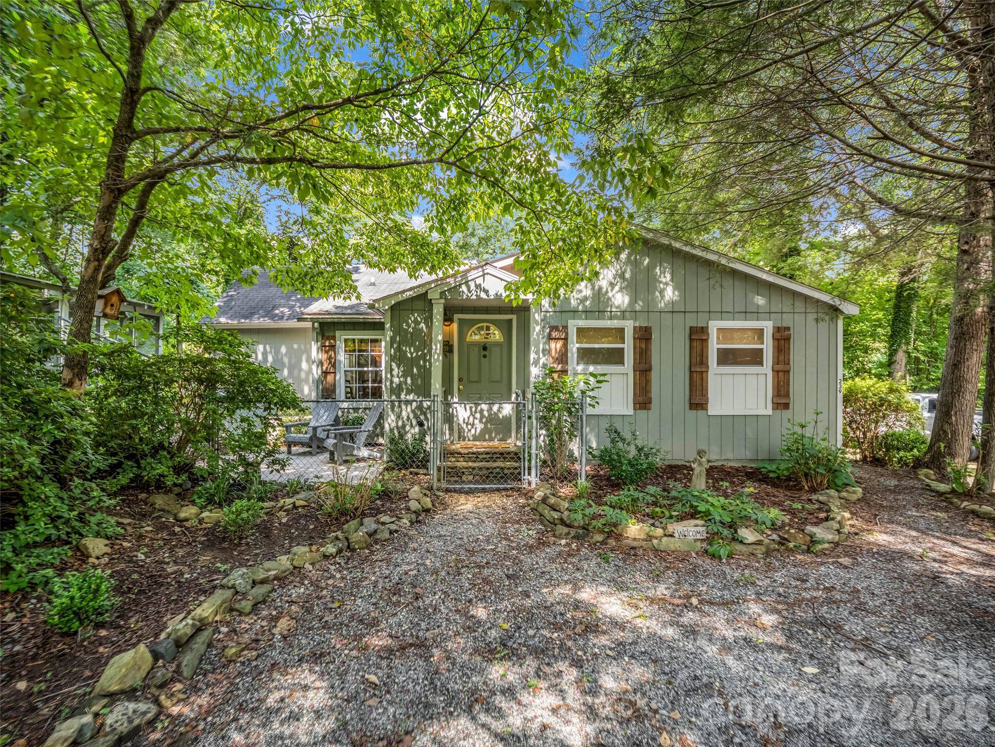 239 Havnaers PT, Lake Lure, NC 28746