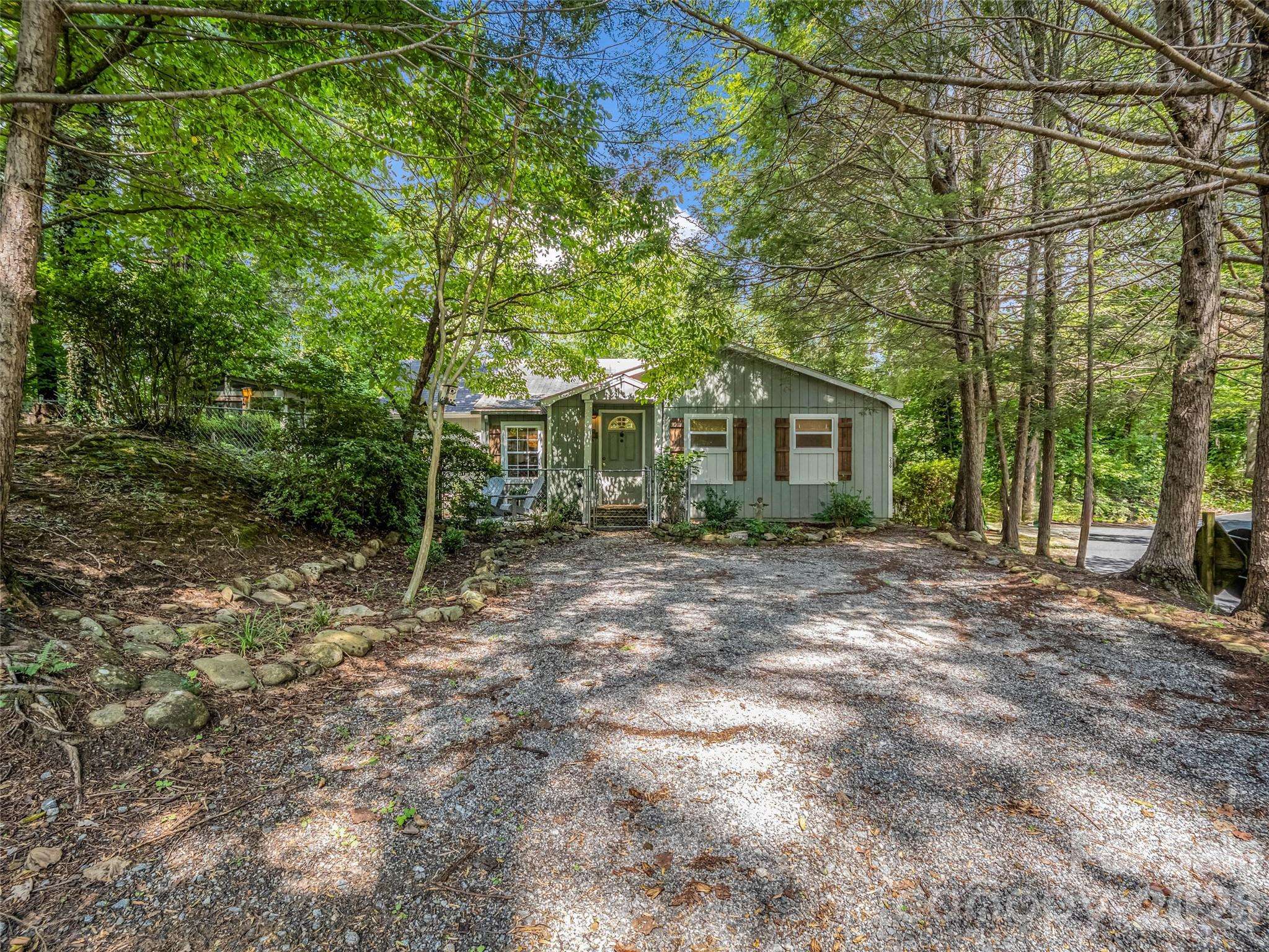 239 Havnaers PT, Lake Lure, NC 28746