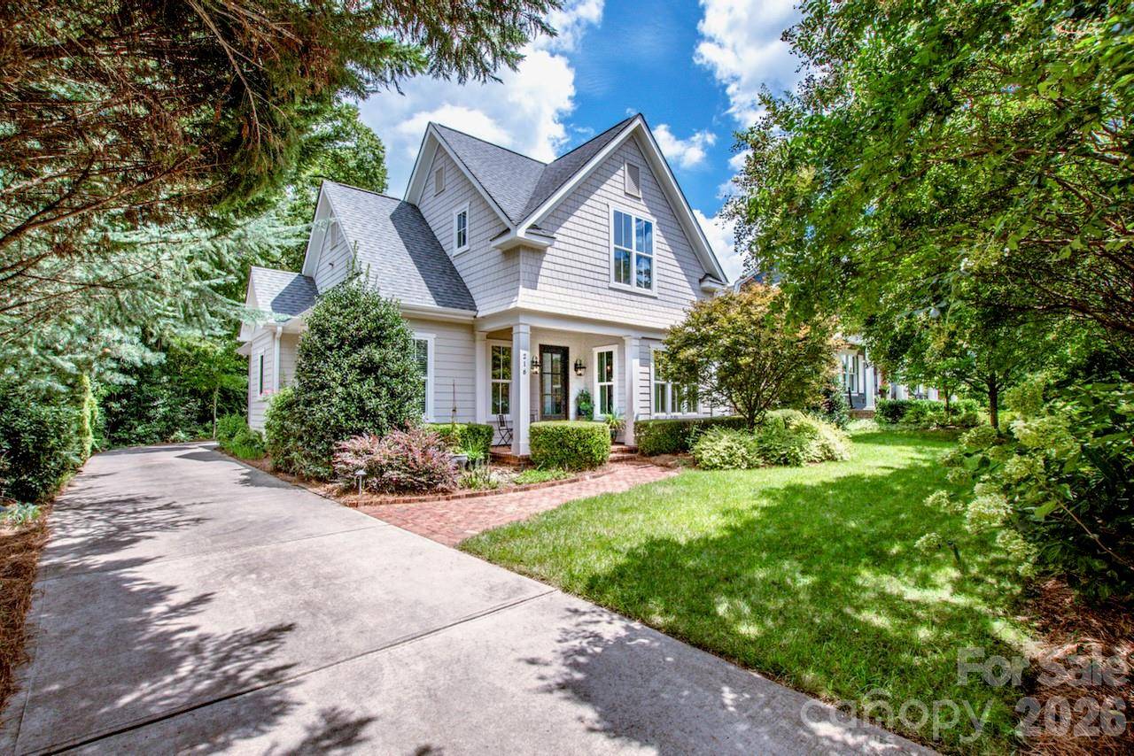 216 Catawba AVE, Davidson, NC 28036